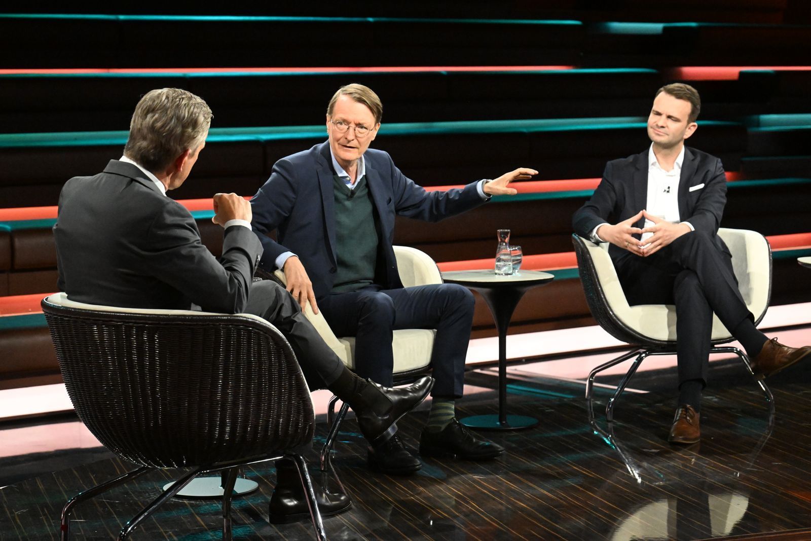Karl Lauterbach (Mitte) teilte bei „Markus Lanz“ seinen Eindruck über die aktuelle Gemengelage innerhalb der Regierungskoalition. (Bild: ZDF / Cornelia Lehmann)