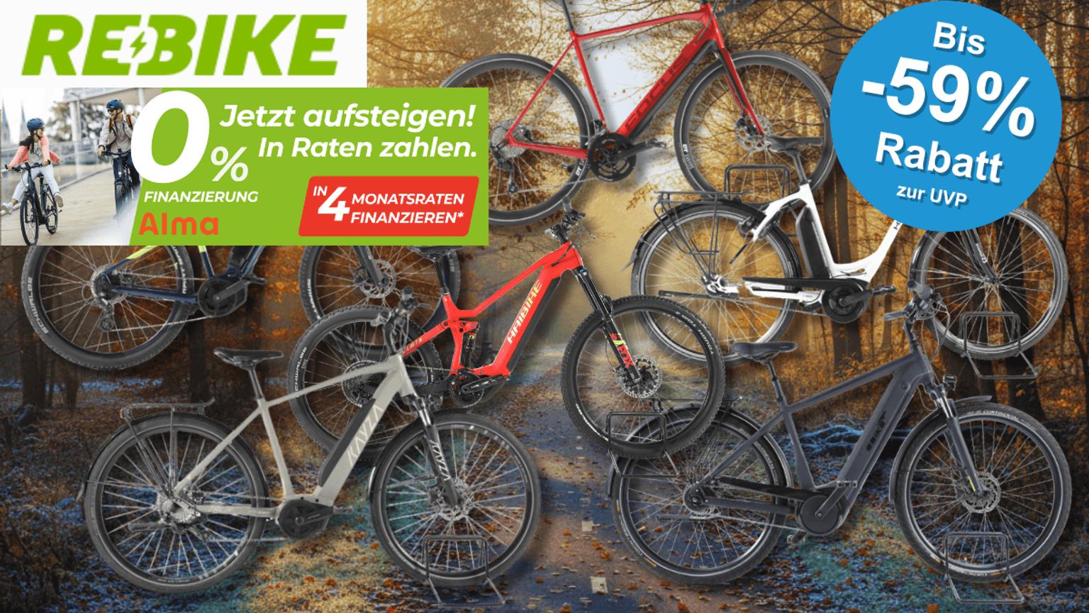 Mehrere refurbished E-Mountainbikes verschiedener Marken – darunter Cube, Corratec und Conway – vor alpiner Bergkulisse mit Wald und Felsen. Oben links das Rebike-Logo, oben rechts ein blauer Kreis mit der Aufschrift „Bis -59% Rabatt zur UVP". Die Bikes sind in verschiedenen Farben – hellblau, weiß, rot, blau und schwarz – zu sehen und repräsentieren eine kleine Auswahl aus dem aktuellen Rebike E-MTB-Sale-Angebot.