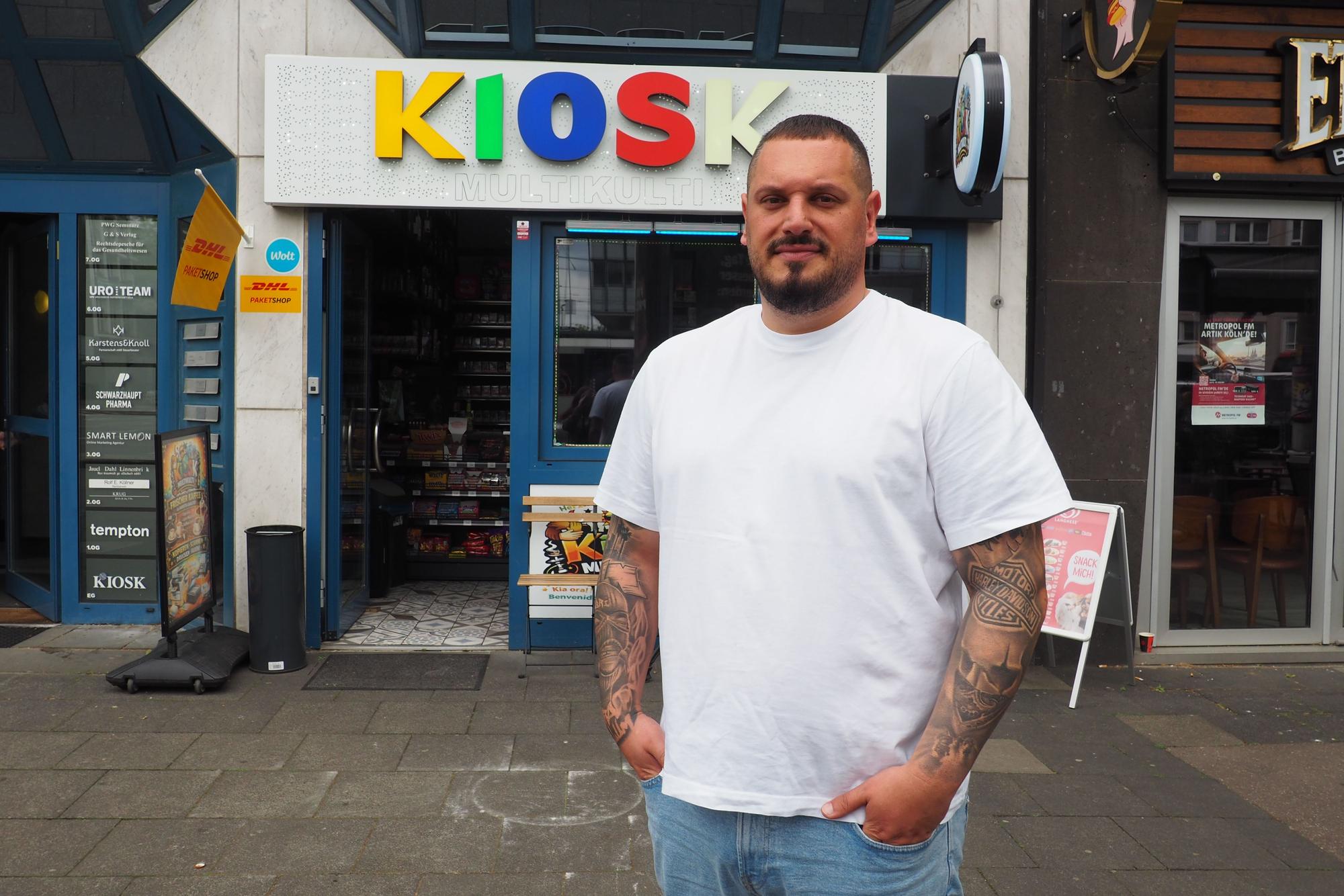Memo Özbas, 35 Jahre alt, führt den Kiosk „Multikulti“ am Barbarossaplatz.