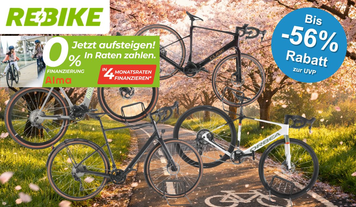 Auf dem Bild sind E Rennräder/Gravelbikes zu sehen auf einem frühlingshaften Hintergrund, die sich aktuell bei Rebike im Sale befinden.