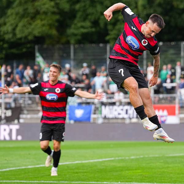 03.08.2025, xydrx, Fußball, 3.Liga, Viktoria Köln - FC Schweinfurt 05, Saison 2025 2026, Sportpark Höhenberg: Torjubel nach dem Tor zum 2:0 für Viktoria Köln durch Torschütze Simon Handle Viktoria Köln 7 DFB regulations prohibit any use of photographs as image sequences and or quasi-video. Nordrhein-Westfahlen Deutschland *** 03 08 2025, xydrx, Fußball, 3 Liga, Viktoria Köln FC Schweinfurt 05, Saison 2025 2026, Sportpark Höhenberg Torjubel nach dem Tor zum 2 0 für Viktoria Köln durch Torschütze Simon Handle Viktoria Köln 7 DFB regulations prohibit any use of photographs as image sequences and or quasi video Nordrhein Westfahlen Germany