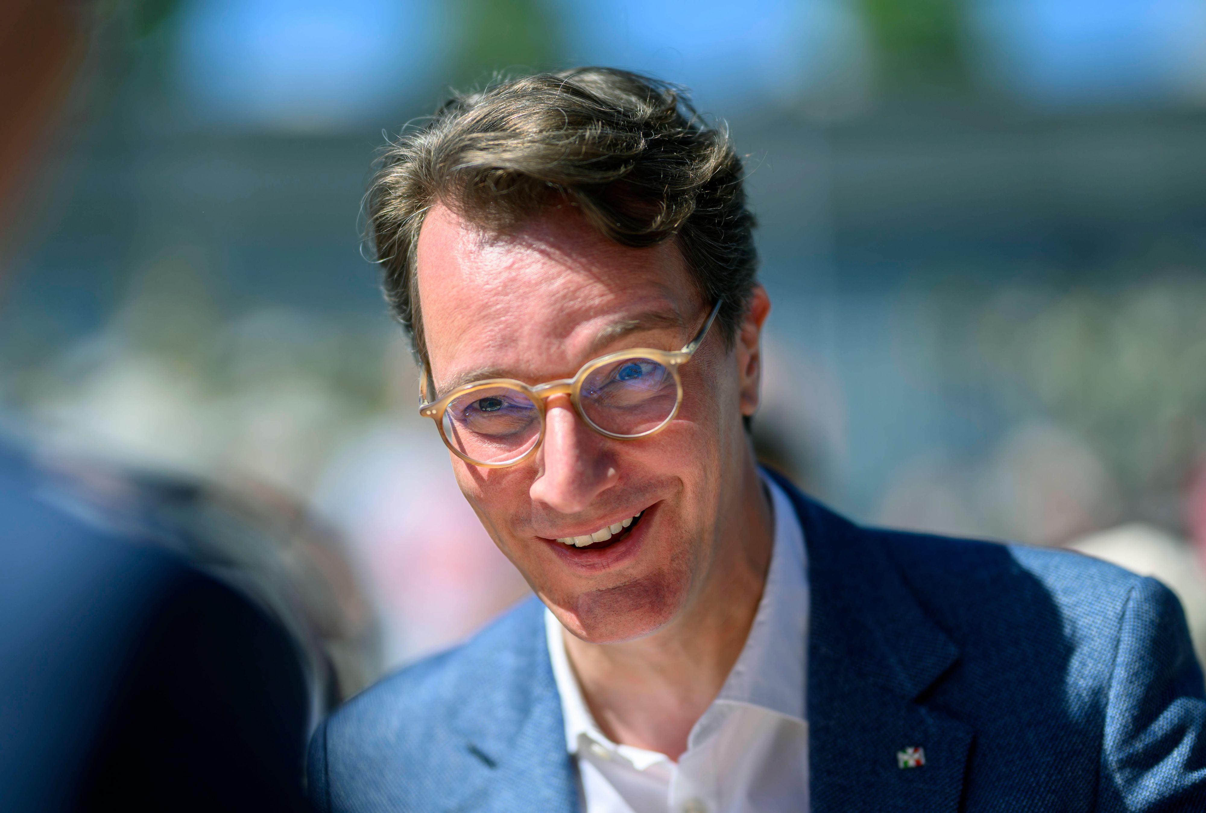 Hendrik Wüst (CDU), Ministerpräsident des Landes Nordrhein-Westfalen, lacht.