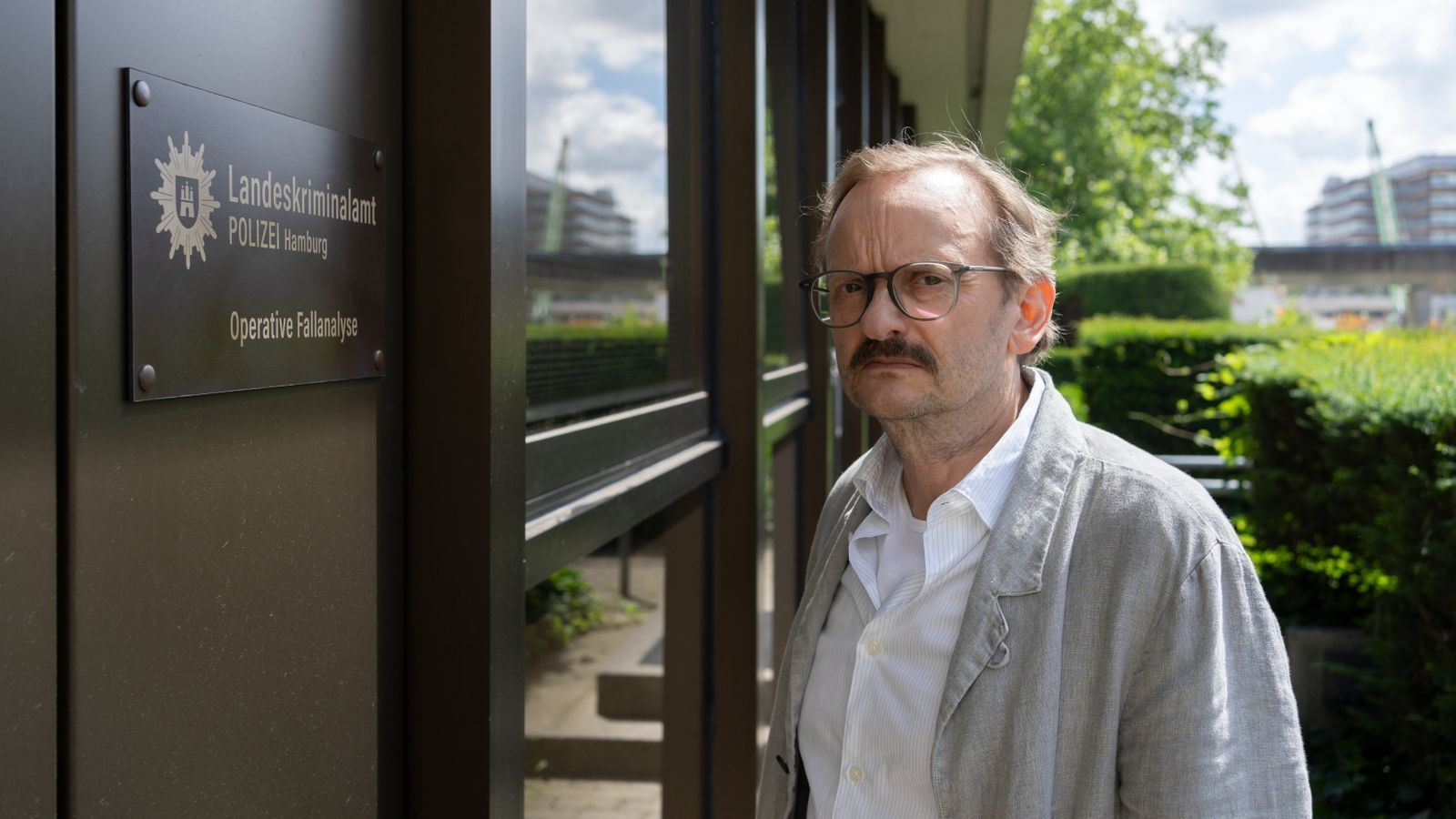 Genau wie beim ersten Fall „Danowski - Blutapfel“ (2019) diente auch bei „Danowski  Neunauge“ ein Roman von Till Raether als Vorlage. Insgesamt sieben Bände umfasst die Buchreihe bislang. Reichlich Stoff also für weitere Einsätze für Milan Peschel als Kommissar.  (Bild: ZDF/Georges Pauly)