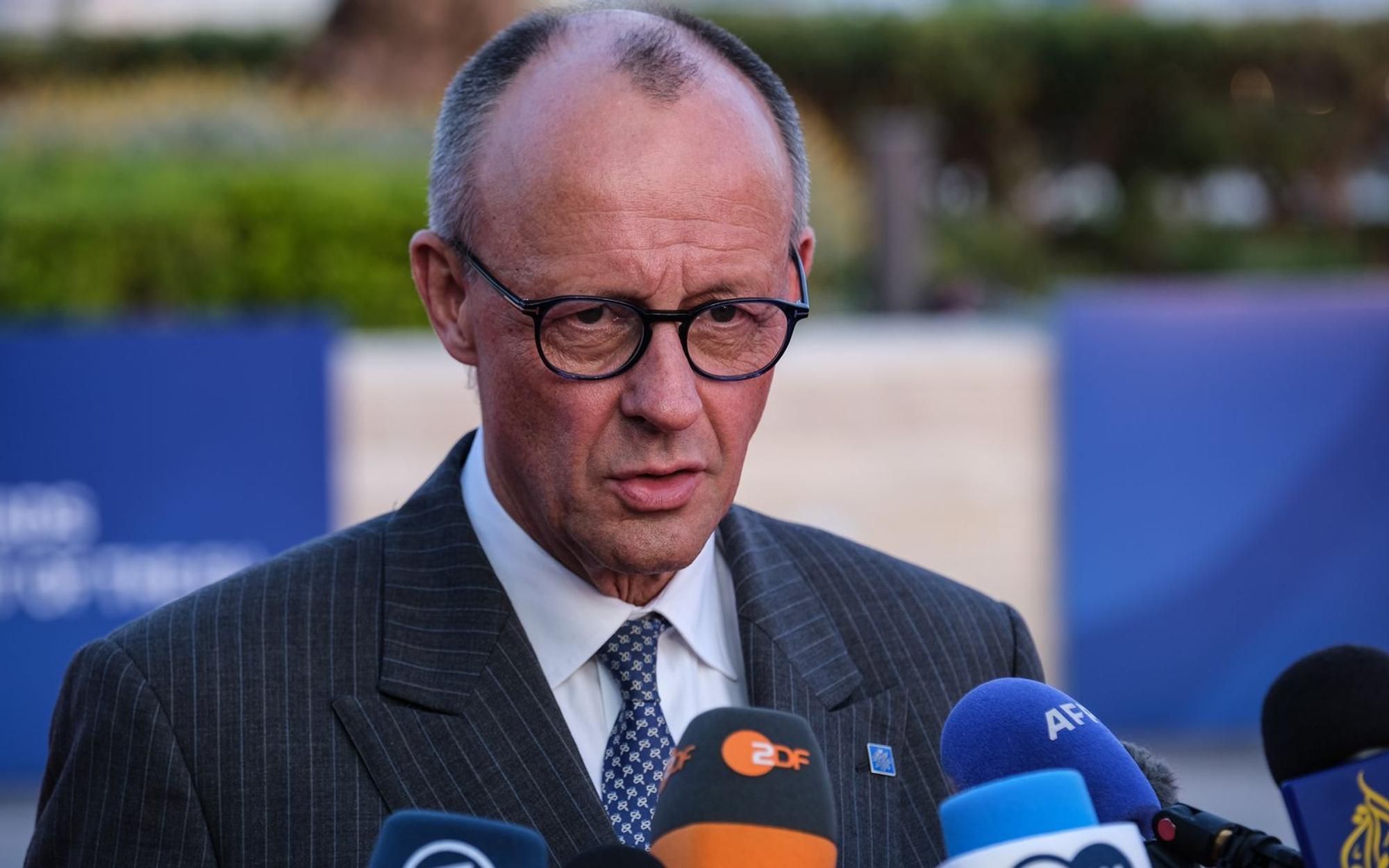 Im jüngsten Politbarometer des ZDF erreichte Bundeskanzler Friedrich Merz einen neuen Tiefststand. (Bild: Getty Images / Byron Smith)