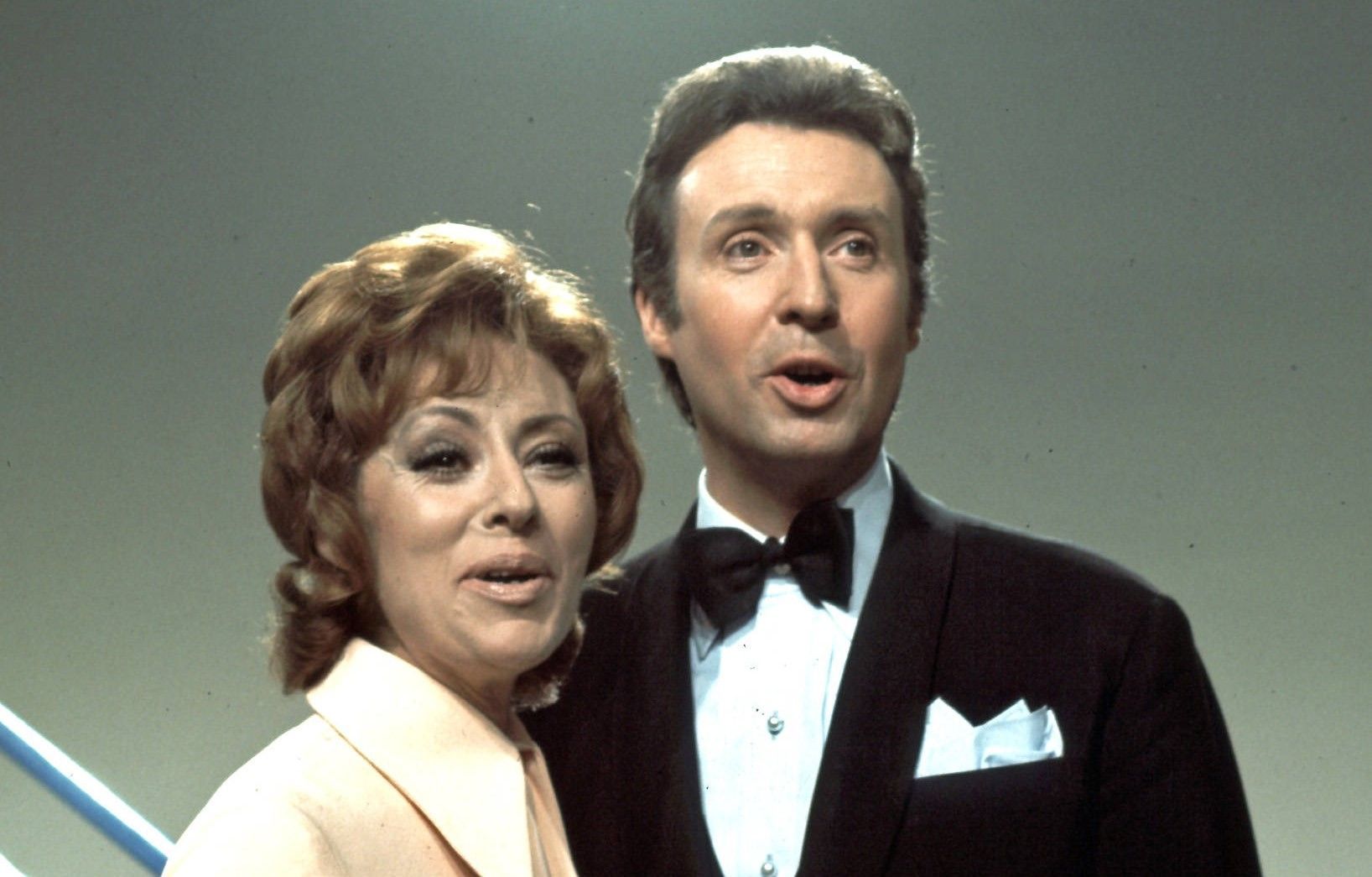 Caterina Valente und Peter Alexander singen zusammen.