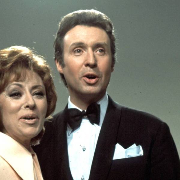 Caterina Valente und Peter Alexander singen zusammen.