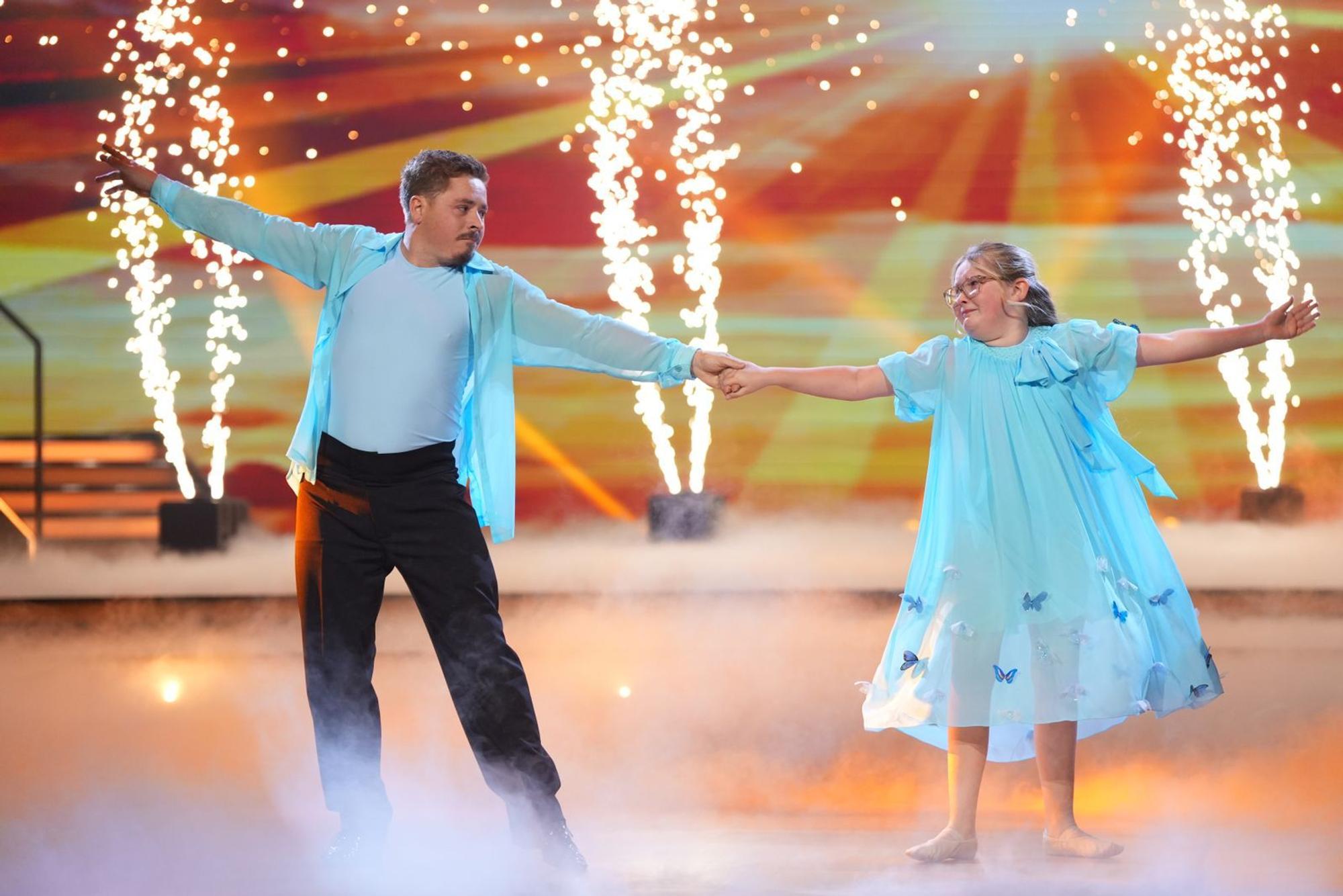 Musiker Gustav Schäfer tanzt am Ende seines Magic Moments mit seiner Tochter Lotti. Familie bedeutet ihm alles. (Bild: RTL / Stefan Gregorowius)