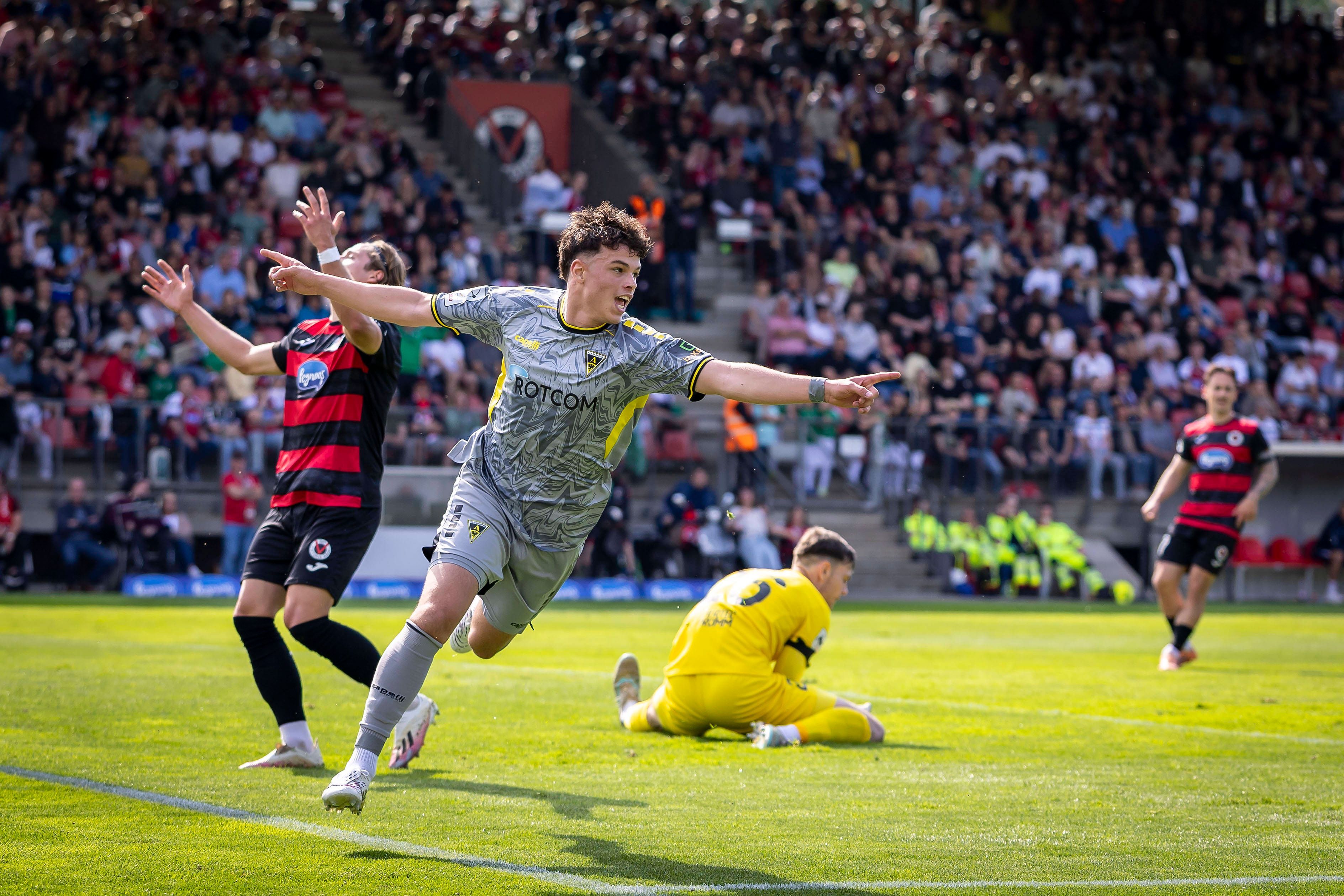 German 3rd Division, Viktoria Koeln vs. Alemannia Aachen, 10.05.2026 KOELN, GERMANY - MAY 10, 2026: Faton Ademi Alemannia Aachen, 36 celebrates scoring his team s first goal with teammates during the 3rd division match on gameday 37 between Viktoria Koeln vs. Alemannia Aachen at the Sportpark Hoehenberg on May 10, 2026 in Koeln, Germany. DFL REGULATIONS PROHIBIT ANY USE OF PHOTOGRAPHS AS IMAGE SEQUENCES AND/OR QUASI-VIDEO. *** German 3rd Division, Viktoria Koeln vs Alemannia Aachen, 10 05 2026 KOELN, GERMANY MAY 10, 2026 Faton Ademi Alemannia Aachen, 36 celebrates scoring his team s first goal with teammates during the 3rd division match on gameday 37 between Viktoria Koeln vs Alemannia Aachen at the Sportpark Hoehenberg on May 10, 2026 in Koeln, Germany DFL REGULATIONS PROHIBIT ANY USE OF PHOTOGRAPHS AS IMAGE SEQUENCES AND OR QUASI VIDEO Copyright: xBEAUTIFULxSPORTS/LeahxKohringx