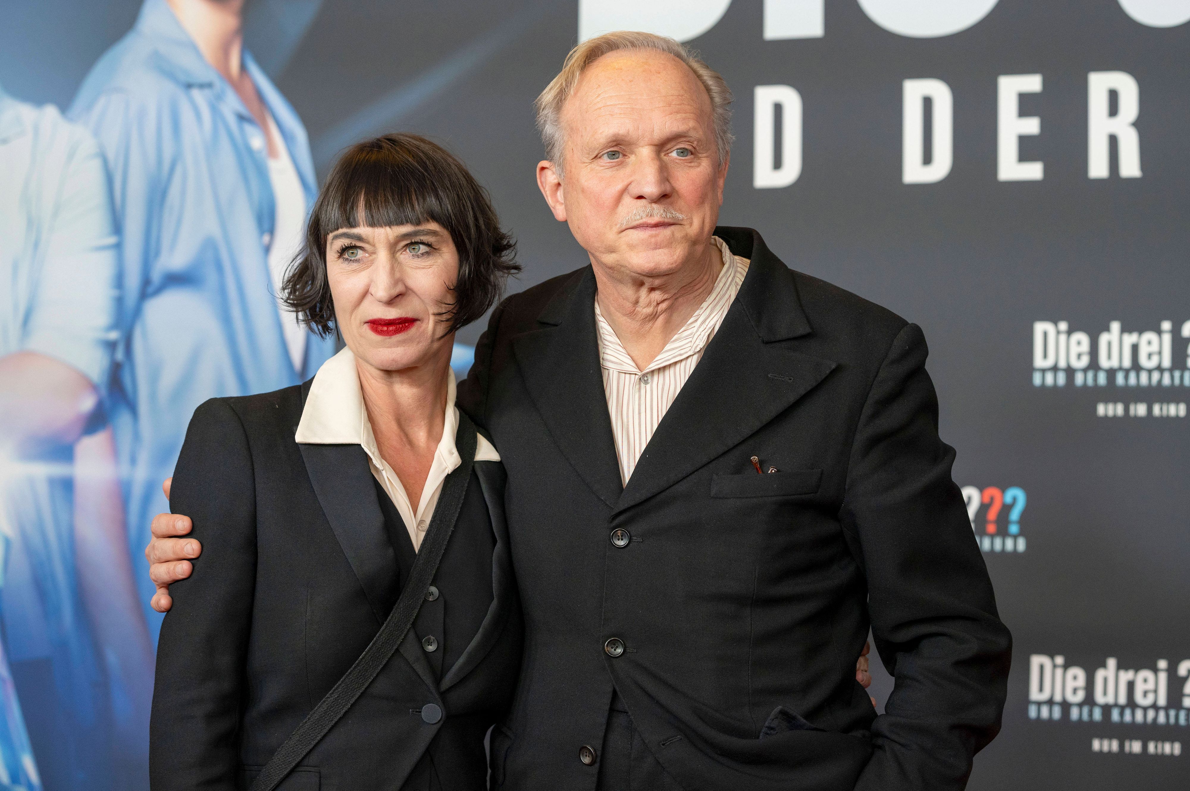Ulrich Tukur mit Ehefrau Katharina John bei einer Filmpremiere im Januar 2025