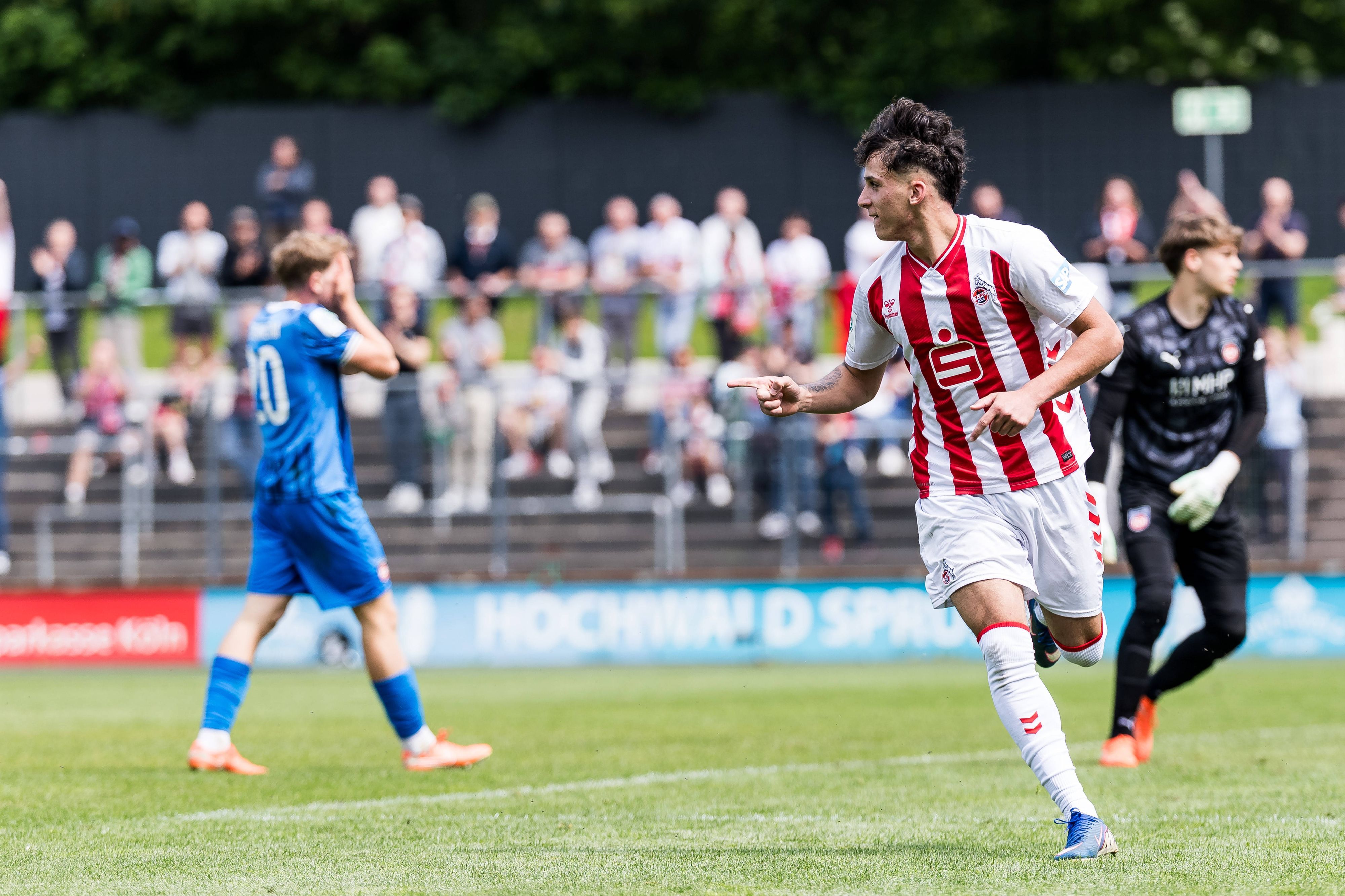 U 19 DFB-Nachwuchsliga Viertelfinale, 1. FC Köln - 1. FC Heidenheim 1846 10.05.2026 Jubel zum 2:0 durch Jason Manuel Ponente Ramirez 1. FC Köln, 7, Tor, Torjubel U 19 DFB-Nachwuchsliga Viertelfinale, 1. FC Köln - 1. FC Heidenheim 1846, Köln, Franz-Kremer-Stadion am 10.05.2026 DFB REGULATIONS PROHIBIT ANY USE OF PHOTOGRAPHS AS IMAGE SEQUENCES AND/OR QUASI-VIDEO. *** U 19 DFB Nachwuchsliga Quarterfinal, 1 FC Köln 1 FC Heidenheim 1846 10 05 2026 Celebration for 2 0 by Jason Manuel Ponente Ramirez 1 FC Köln, 7 , Goal, Goal celebration U 19 DFB Nachwuchsliga Quarterfinal, 1 FC Köln 1 FC Heidenheim 1846, Köln, Franz Kremer Stadion on 10 05 2026 DFB REGULATIONS PROHIBIT ANY USE OF PHOTOGRAPHS AS IMAGE SEQUENCES AND OR QUASI VIDEO Copyright: xBEAUTIFULxSPORTS/Wunderlx