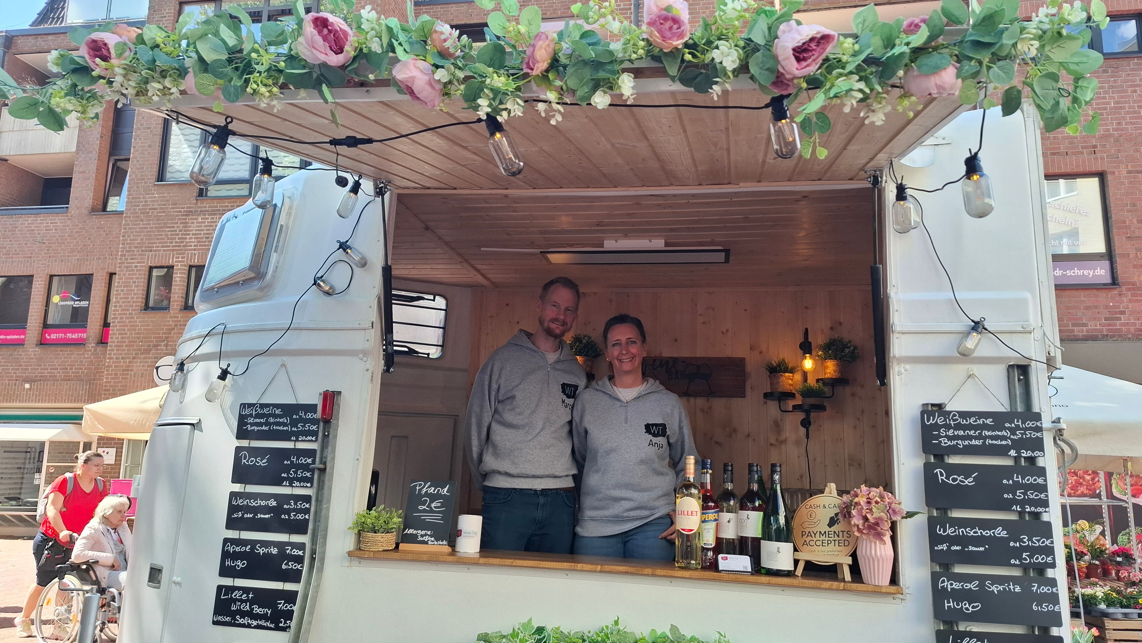 Marcel Weil und Anja Holzhausen in ihrem Stand Winey Tiny