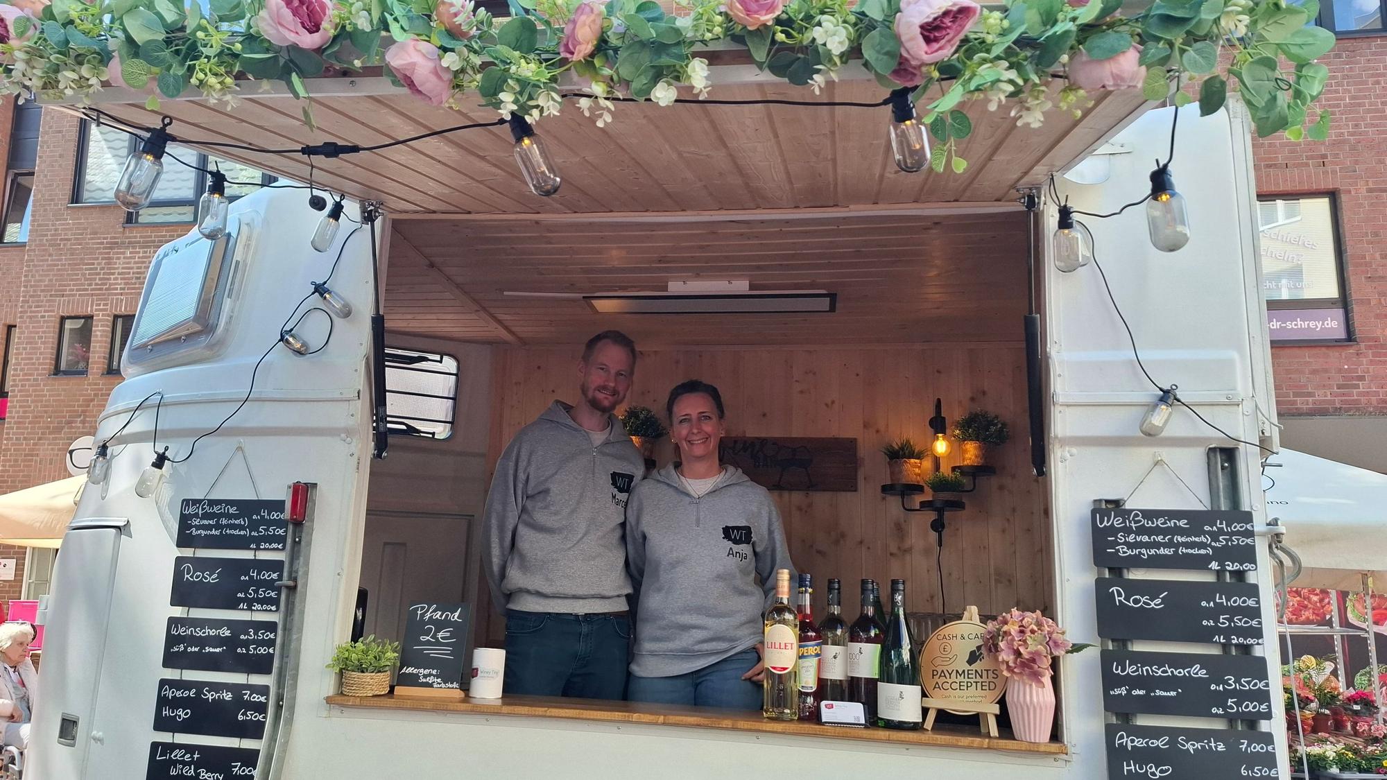 Marcel Weil und Anja Holzhausen in ihrem Stand Winey Tiny