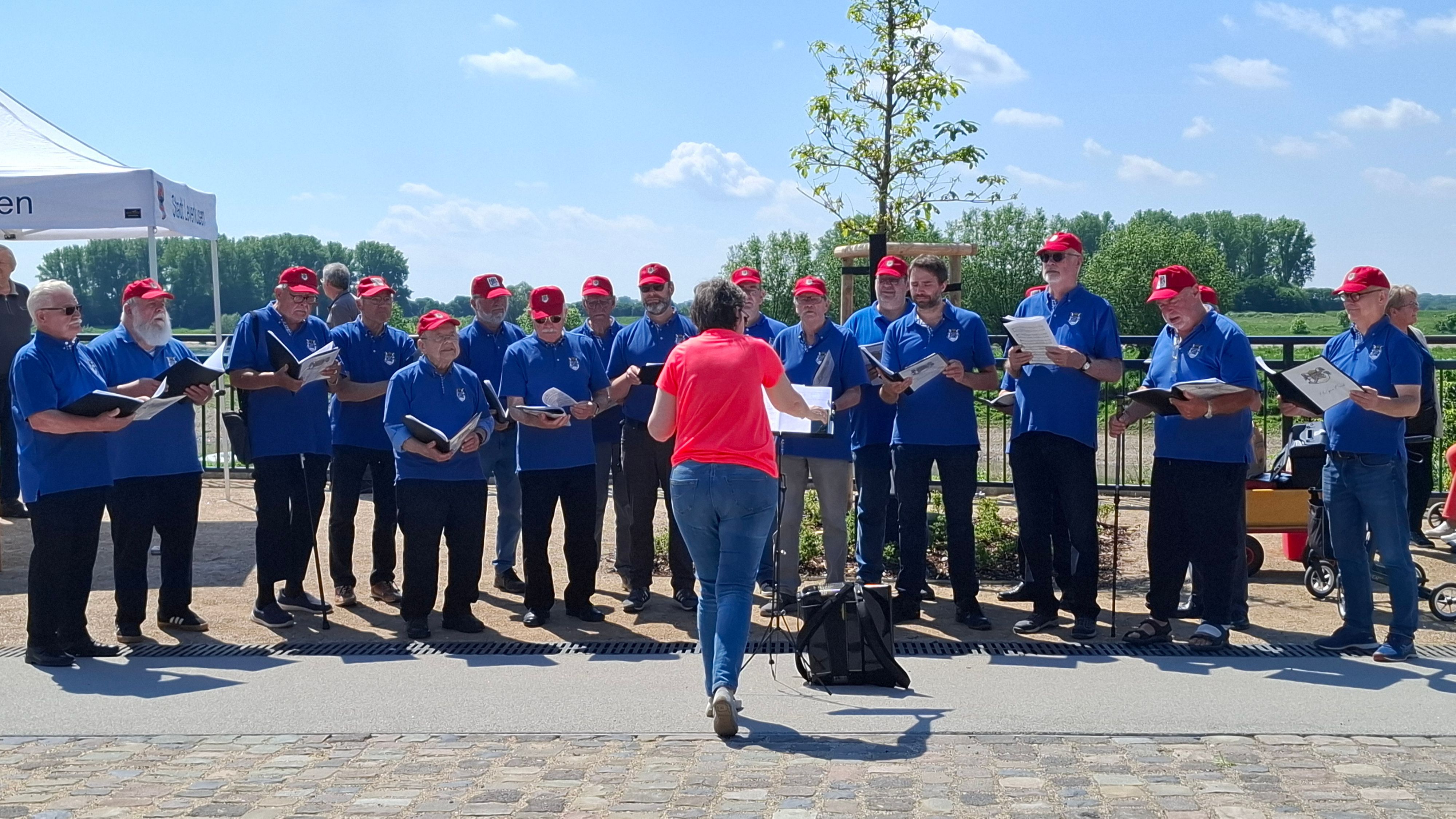 Der Männerchor 1846 Hitdorf am Hafengelände