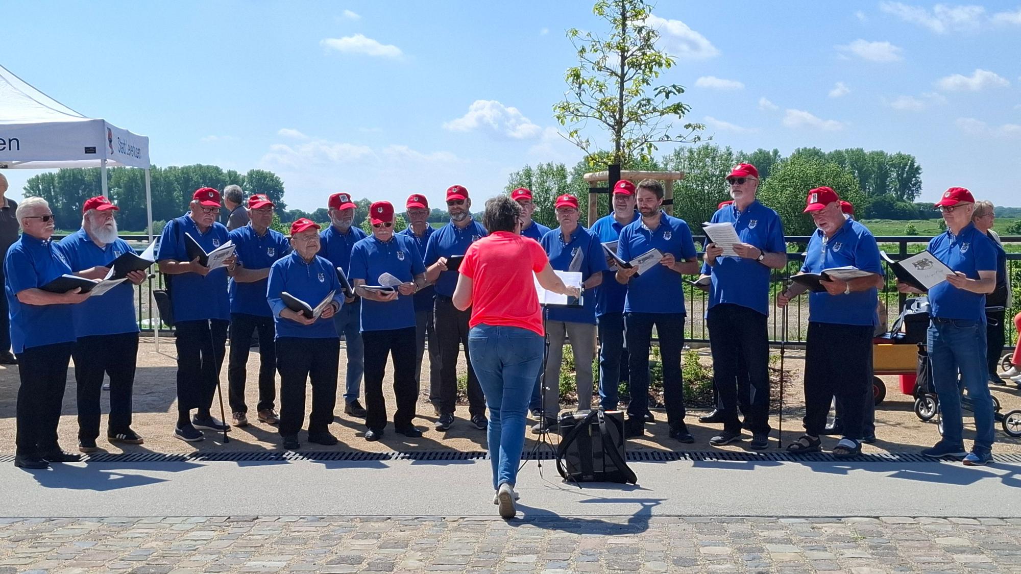 Der Männerchor 1846 Hitdorf am Hafengelände