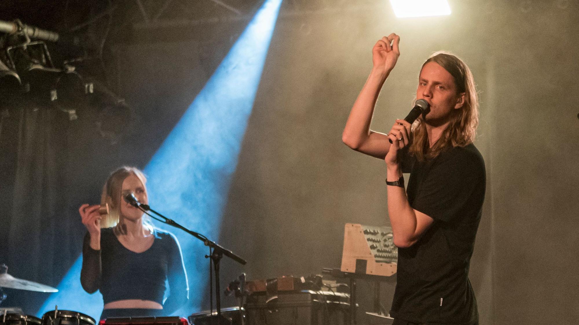 Konzert von Daði Freyr im Club Bahnhof Ehrenfeld in Köln Ehrenfeld im Jahr 2022