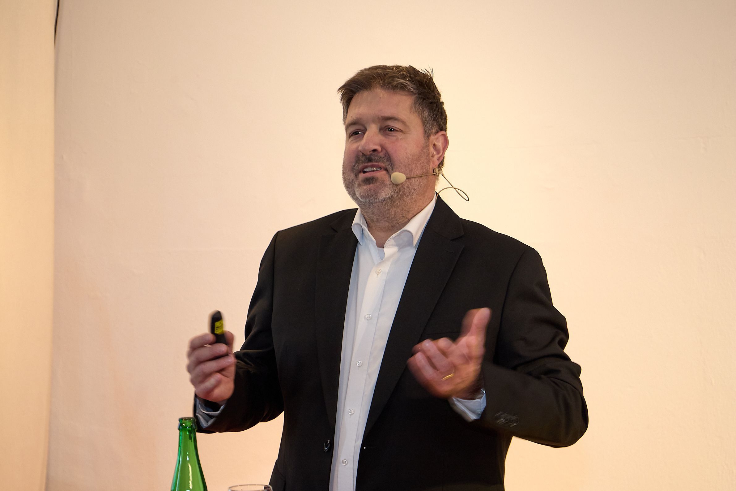 Michael Sieland, Konventionsbeauftragter des DRK Nordrhein, beim Vortrag in Vogelsang.