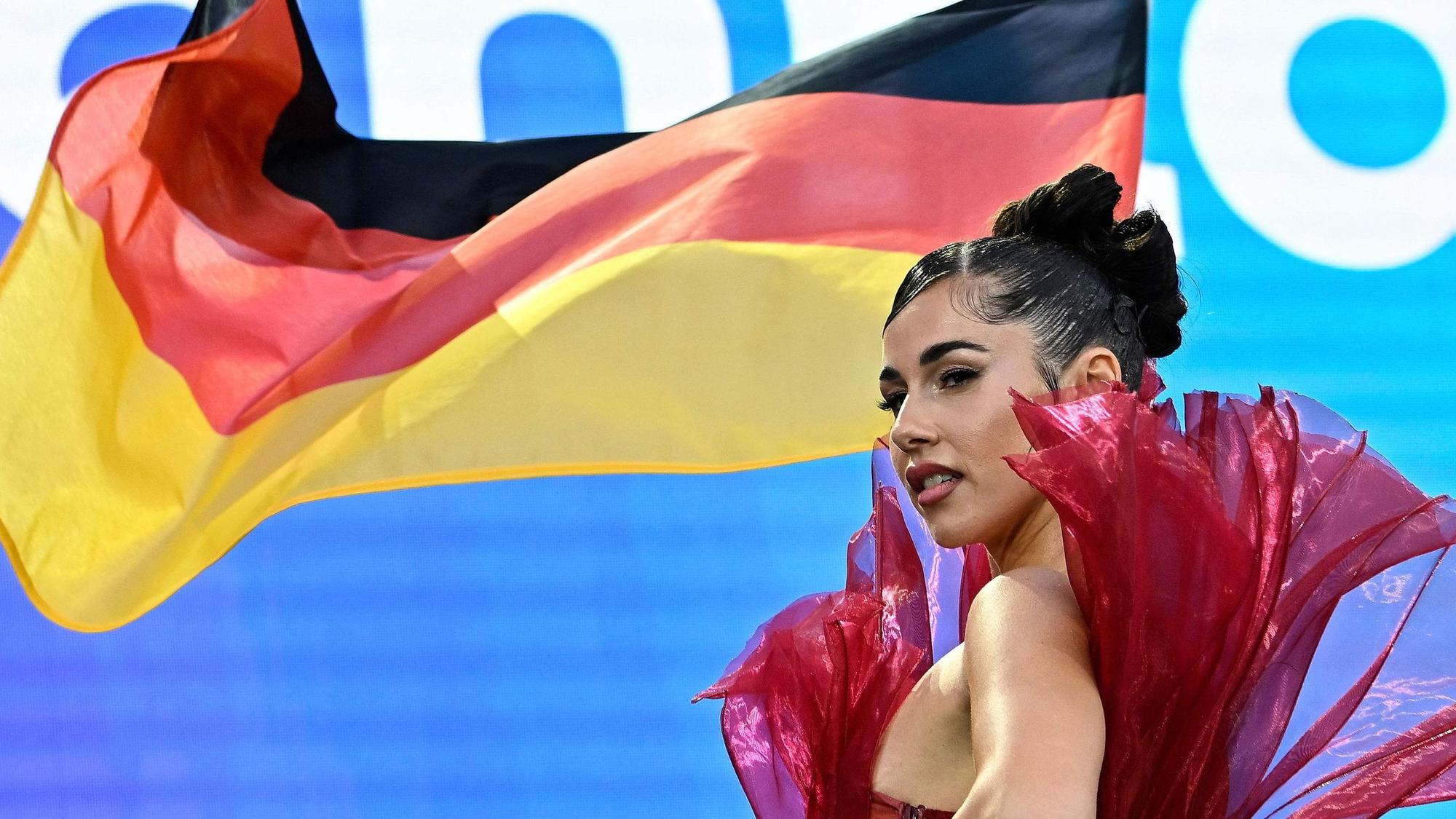 Sarah Engels beim großen Empfang für alle Teilnehmerländer.