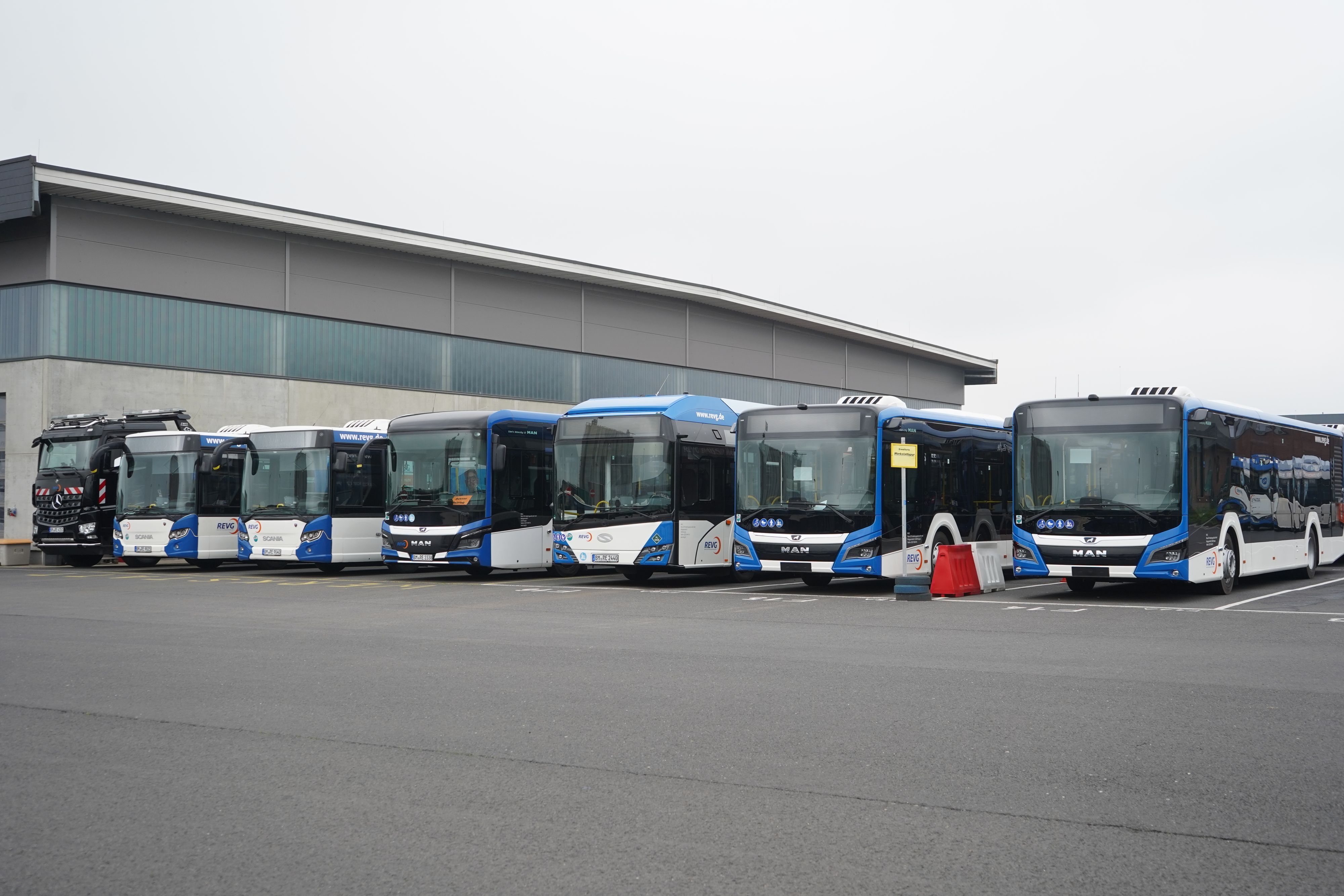 Ein Teil der Busflotte der REVG (Archivbild)