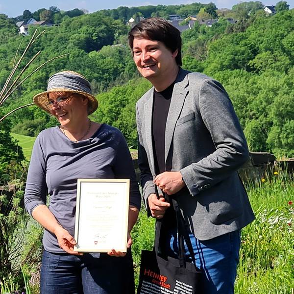 20 Jahre Burggarten Stadt Blankenberg, Susanne Heyd, Ehrenamtspreis Hennef, Bürgermeister Mario Dahm
Susanne Heyd wurde mit dem Ehrenamtspreis ausgezeichnet