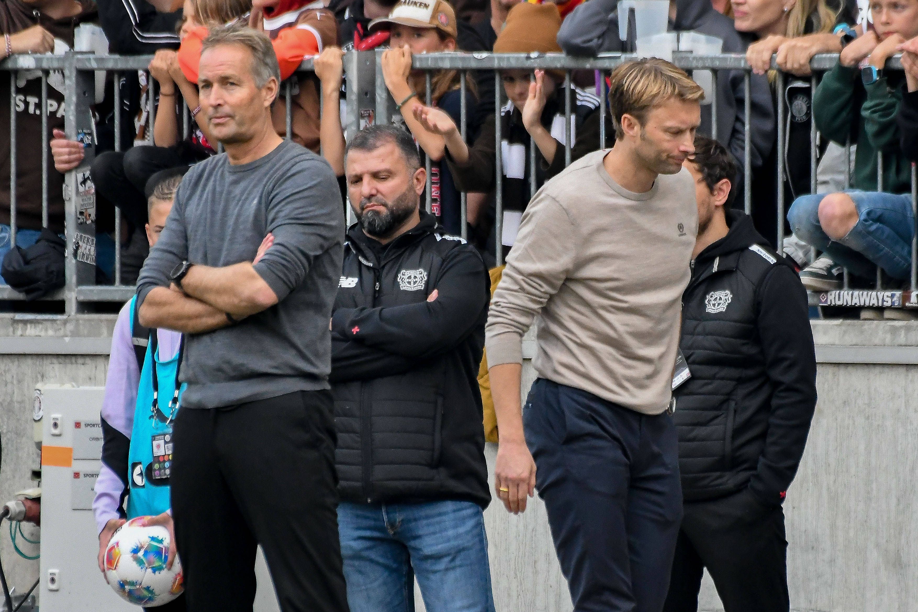 Kasper Hjulmand Trainer Simon Rolfes  Leverkusen  Deutschland , Hamburg , Millerntorstadion , Fussball , 1. Bundesliga , FC St Pauli - Bayer 04 Leverkusen *** Kasper Hjulmand Coach Simon Rolfes Leverkusen Germany , Hamburg , Millerntorstadion , Football , 1 Bundesliga , FC St Pauli Bayer 04 Leverkusen