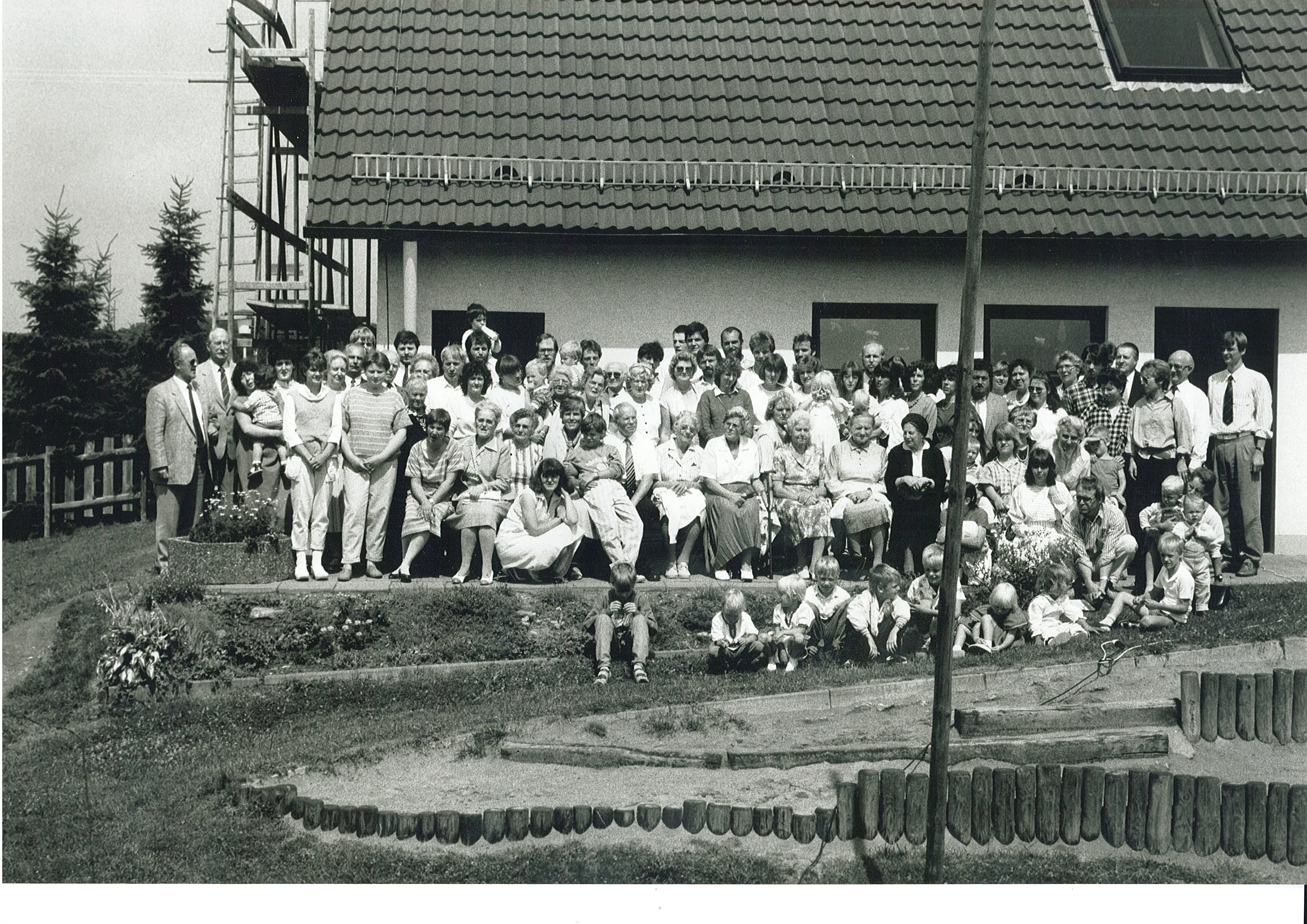Die Evangelisch-Freikirchliche Gemeinde Leichlingen-Kuhle auf ihrem Gründungsfest 1986.