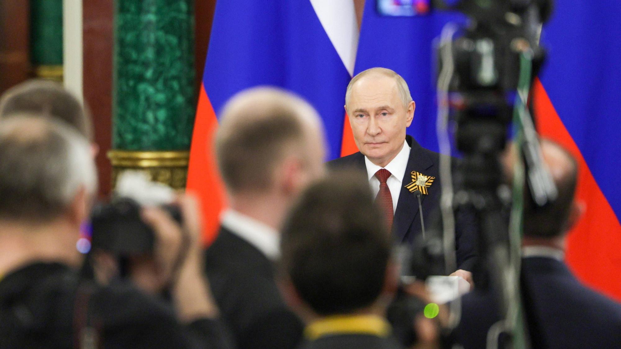 Kremlchef Wladimir Putin bei einer Pressekonferenz nach der Siegesparade in Moskau. (Archivbild)