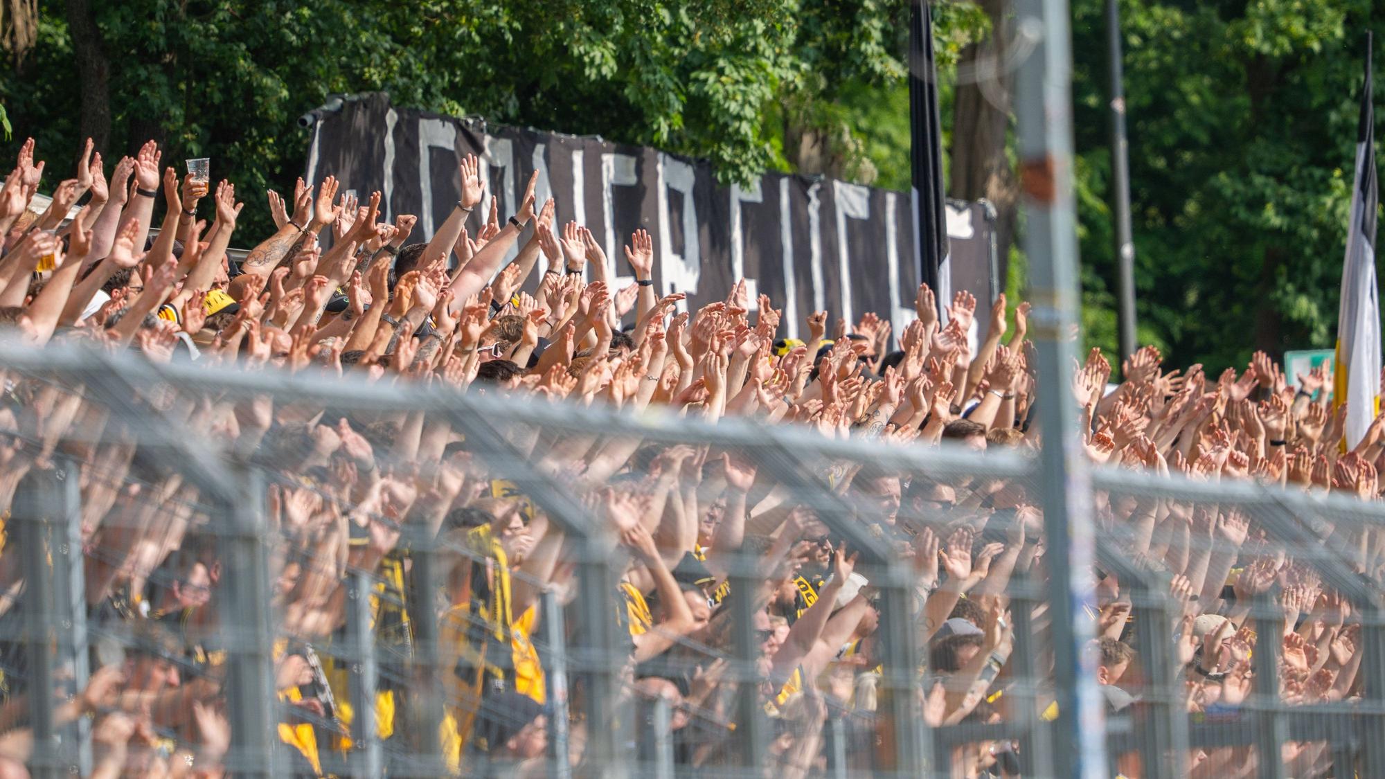 Aachener Fans im Sportpark Höhenberg.