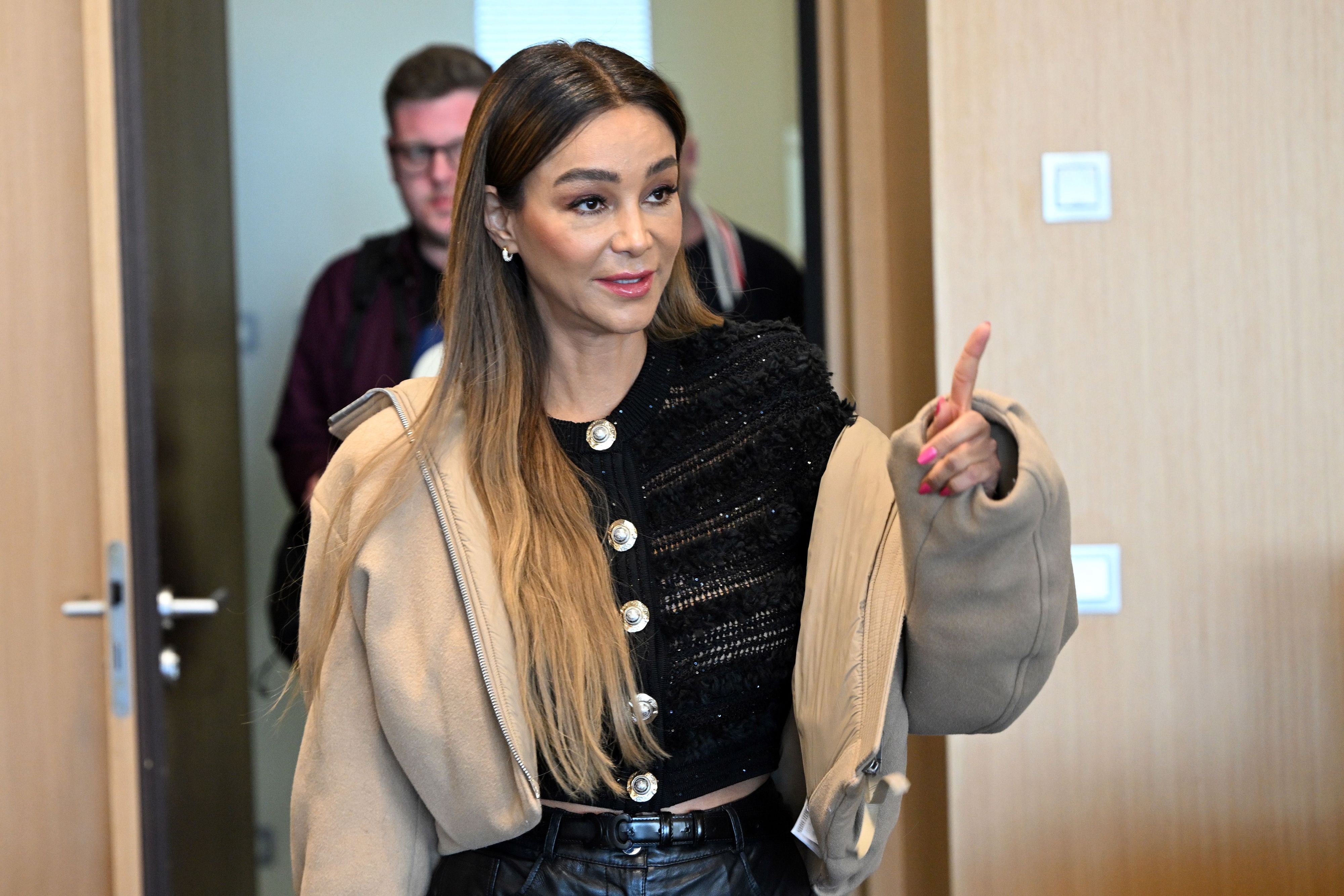 Verona Pooth wartet auf den Beginn des Prozesses.