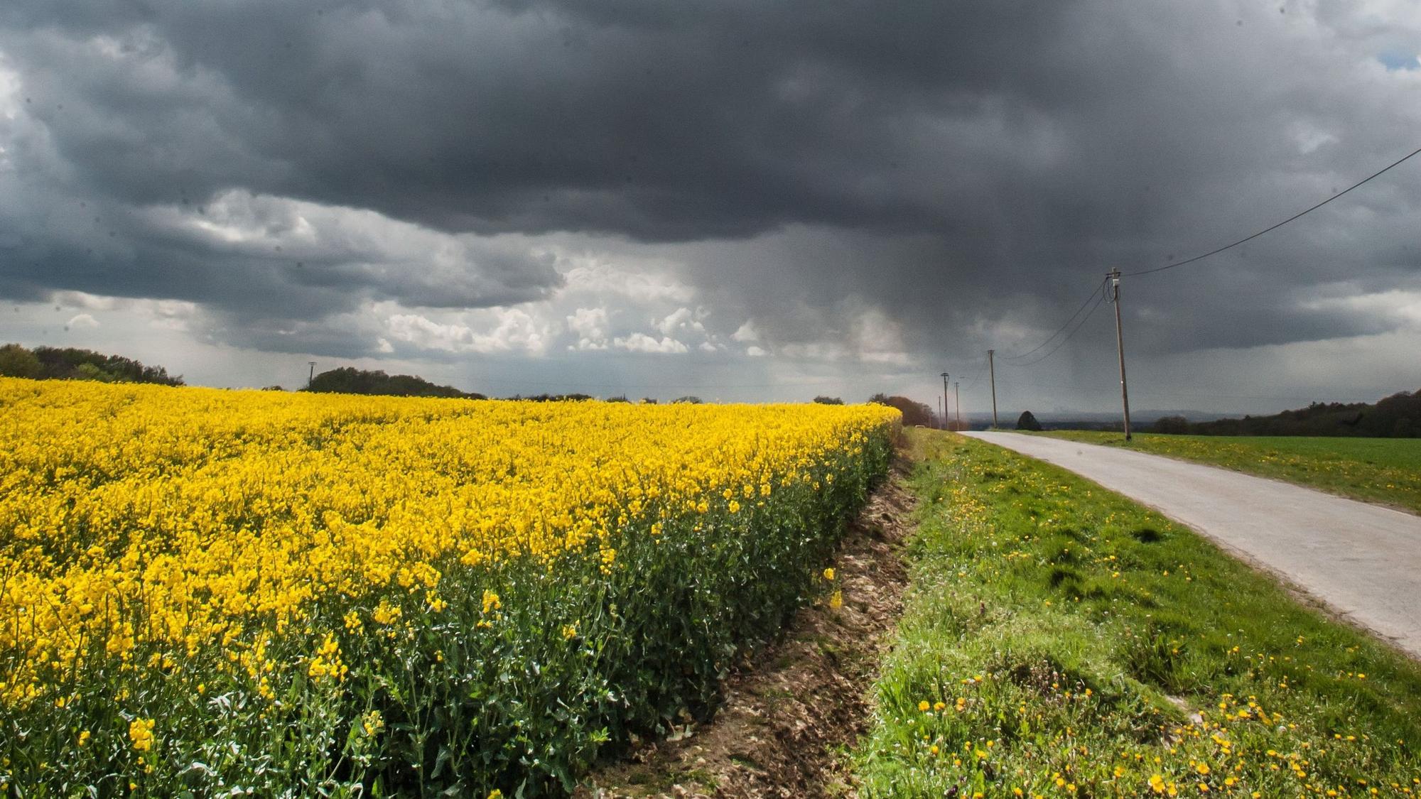Aufkommender Regen oberhalb von Heidgen (Archivaufnahme)