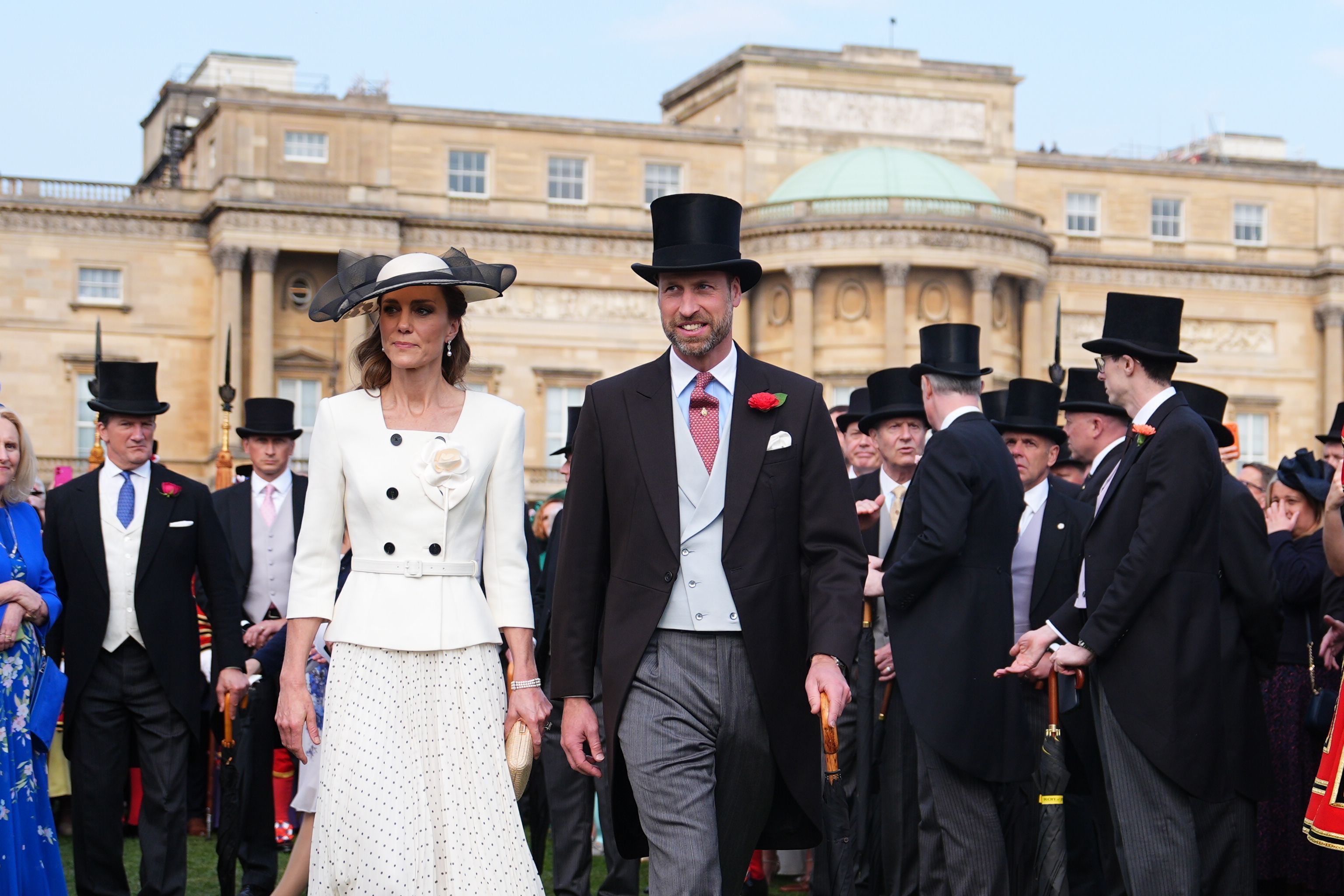 Prinzessin Kate und Prinz William während einer königlichen Gartenparty im Buckingham Palast.