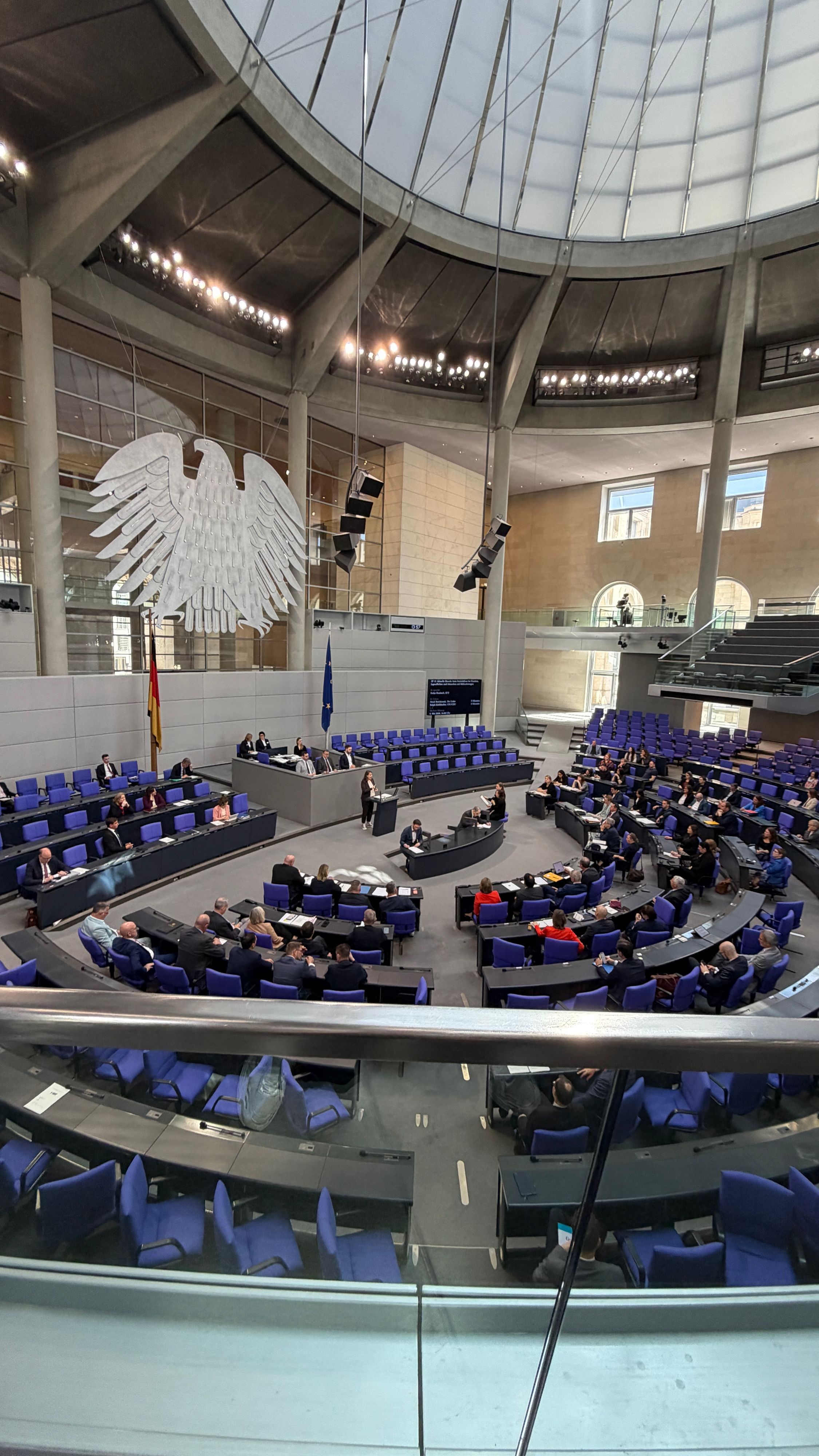 „Am ersten Tag haben wir einen Rundgang gemacht, das Büro kennen gelernt und uns eine Plenardebatte angehört,“ sagt der 20-Jährige.