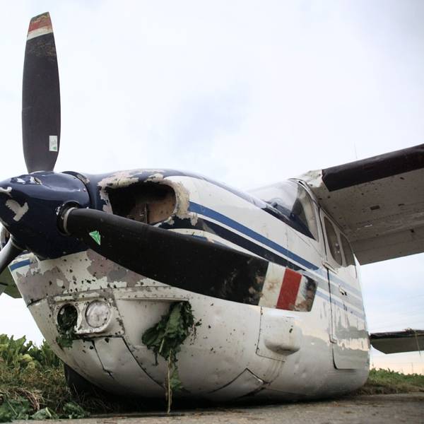 Eine stark beschädigte Cessna 210 (Archivfoto).