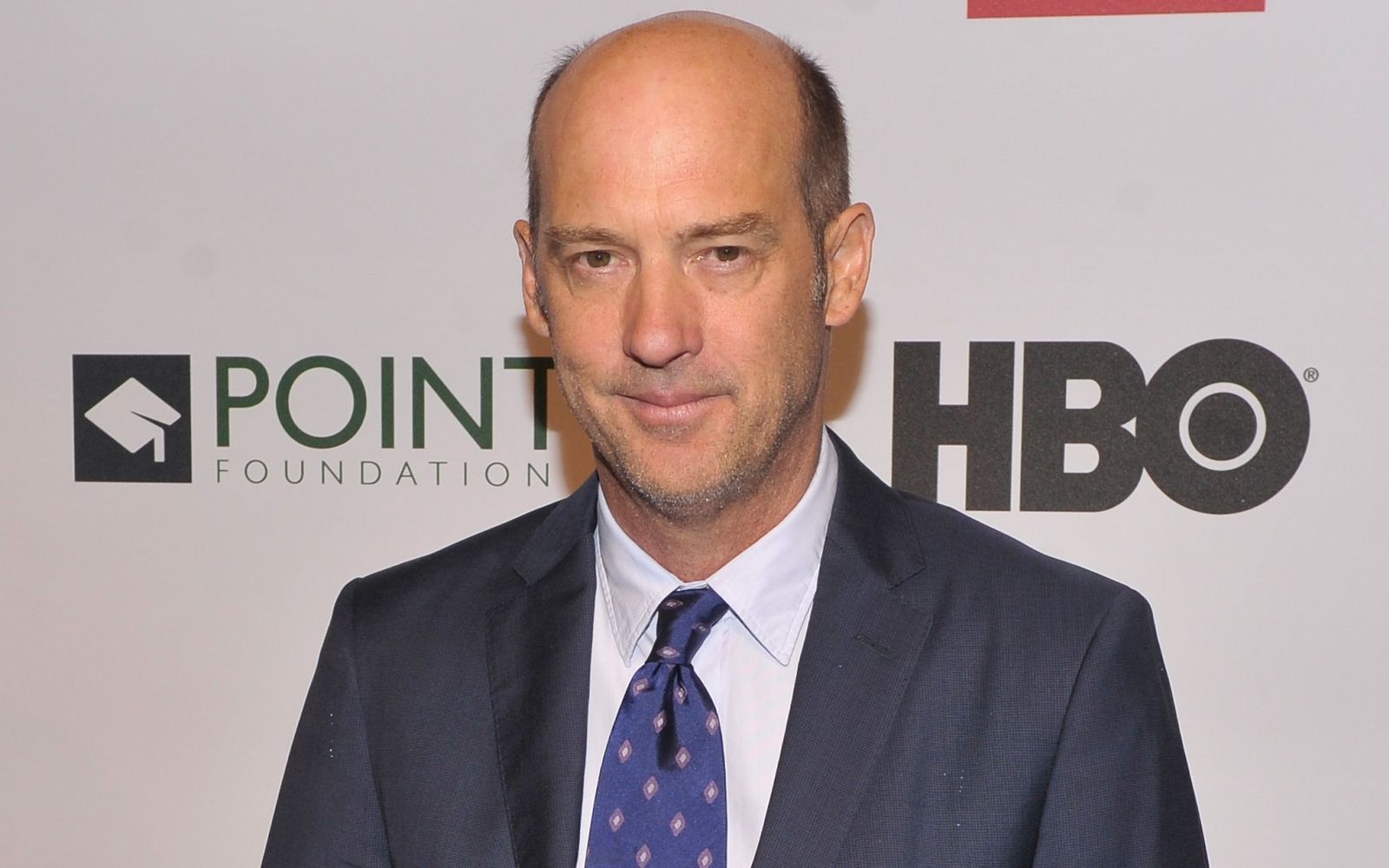 Berühmt wurde Anthony Edwards als Dr. Mark Greene in „Emergency Room“: Bis zu seinem Serien-Tod spielte er in der Arzt-Serie einen der zentralen Charaktere. (Bild: Stephen Lovekin/Getty Images for Point Foundation)