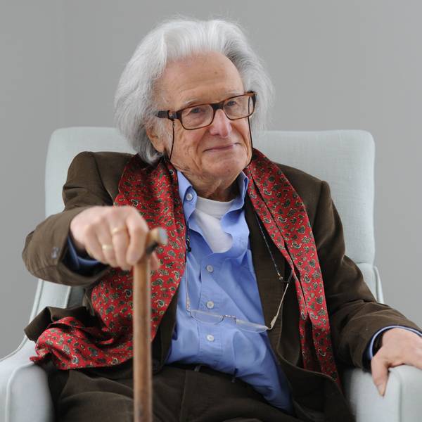 Schriftsteller Ralph Giordano sitzt am 20.03.2013 in Hamburg vor dem Senatsempfang zu seinem 90. Geburtstag im Gästehaus des Senats.