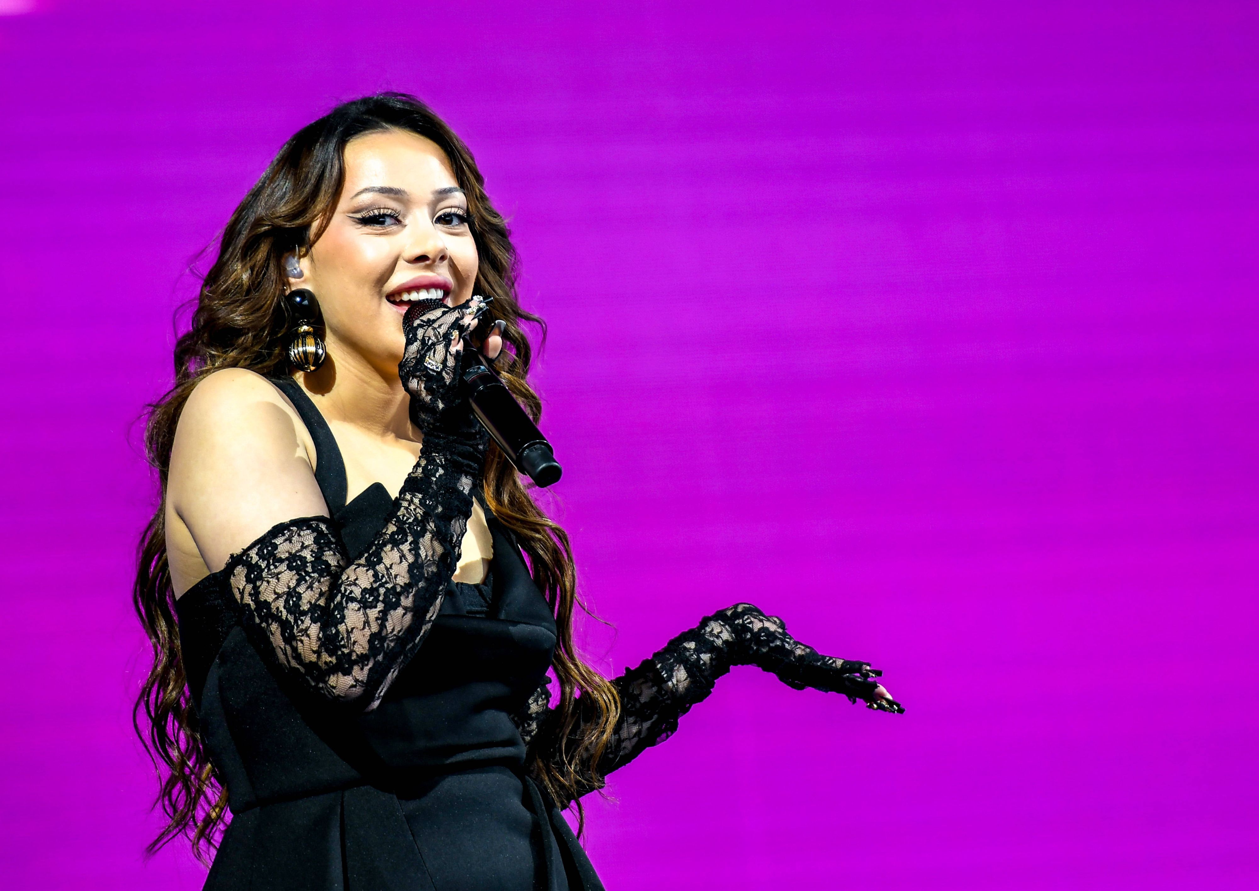 Elif Akar, besser bekannt als Ayliva, legte einen rasanten Aufstieg in der Musik-Branche hin.