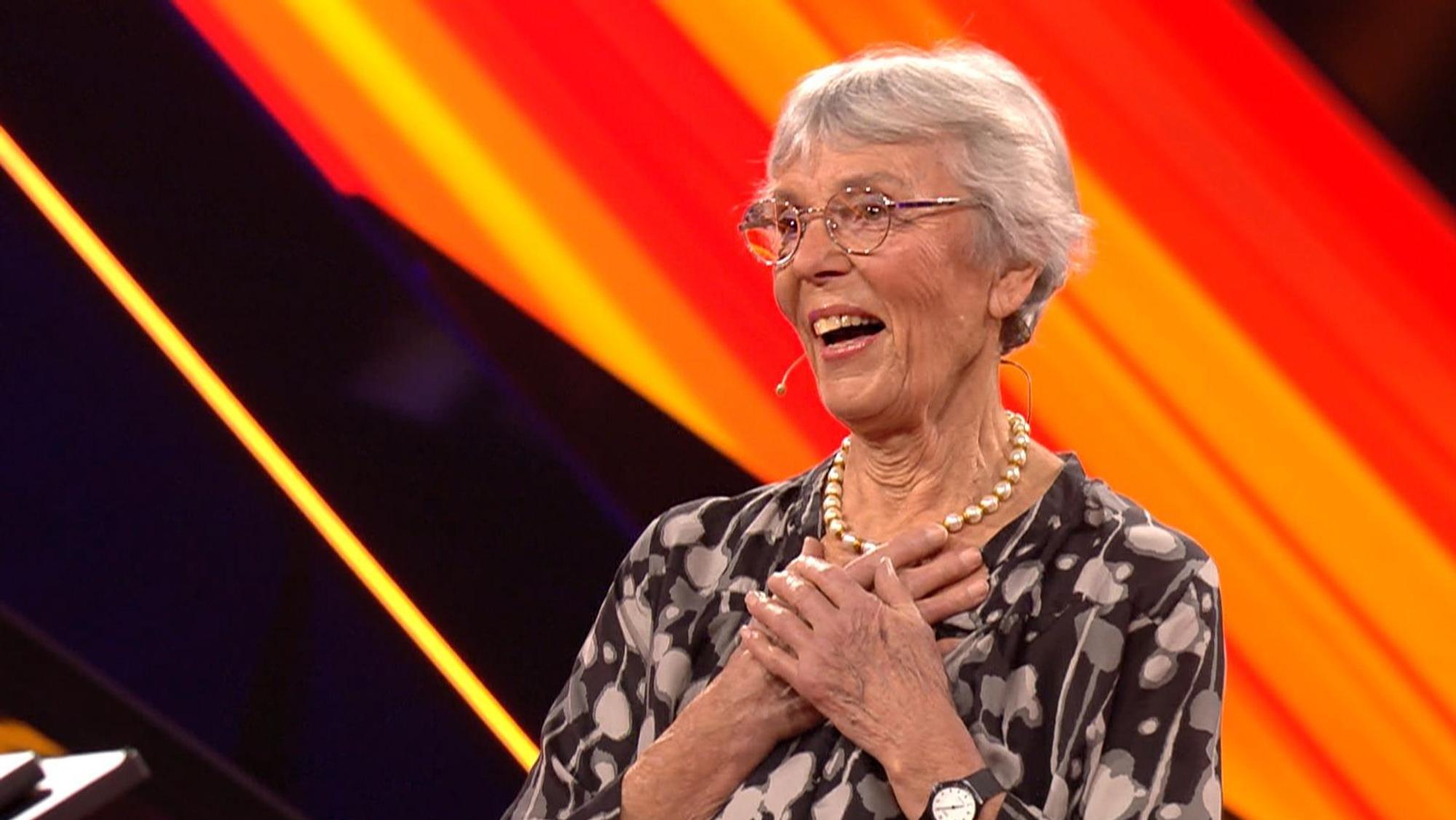 Die 83-jährige Martha Zöllner aus Bremen sichert sich 10.000 Euro. (Bild: RTL)