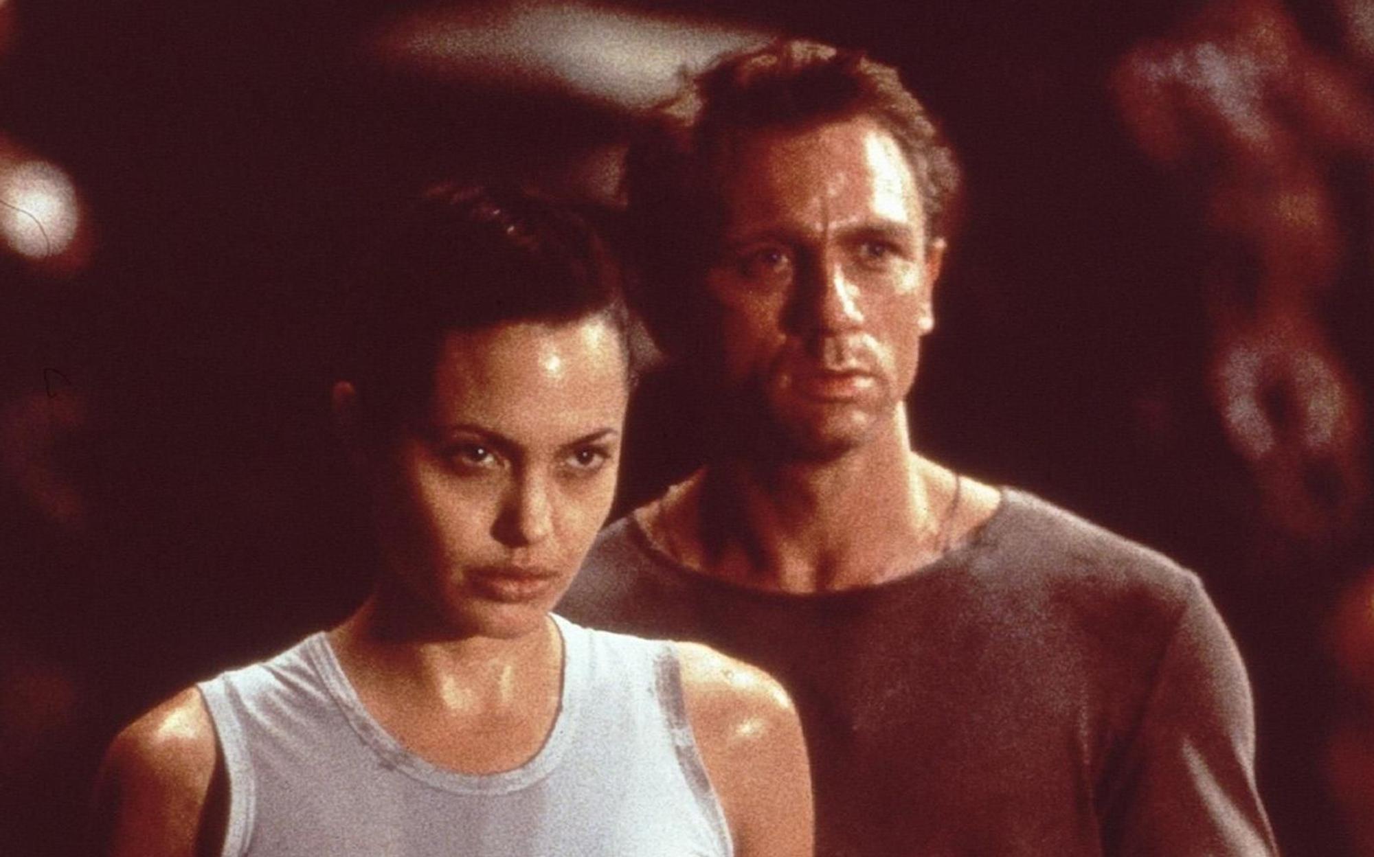 Kann Lara Croft (Angelina Jolie) Alex West (Daniel Craig) bei ihrer Mission gegen das Böse vertrauen? (Bild: 2001 PARAMOUNT PICTURES. TOMB RAIDER AND LARA CROFT ARE TRADEMARKS OF CORRE DESIGN LTD. All Rights Reserved.)
