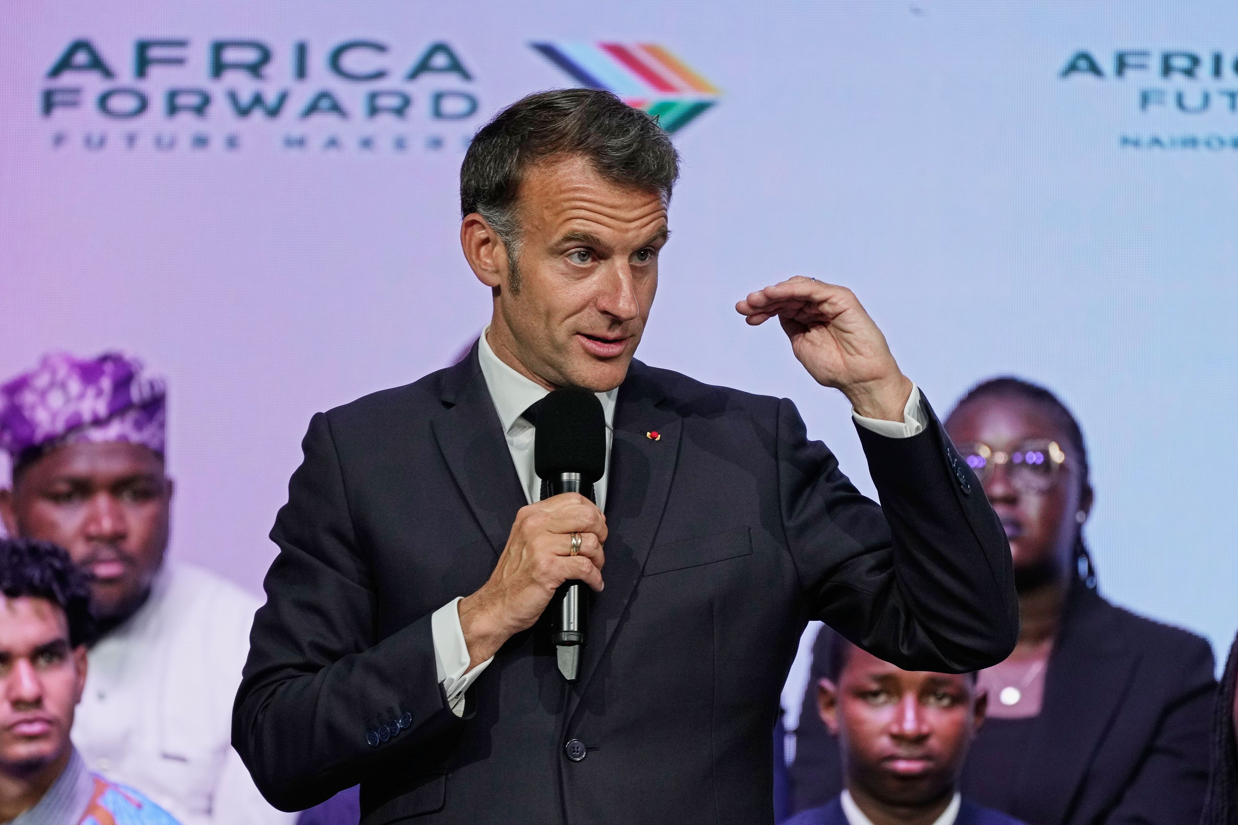 Frankreichs Präsident Emmanuel Macron spricht bei der Jugendsitzung „Africa Forward, Creation in Motion“ während des Gipfeltreffens „Africa Forward“ an der Universität von Nairobi. (Archivbild)