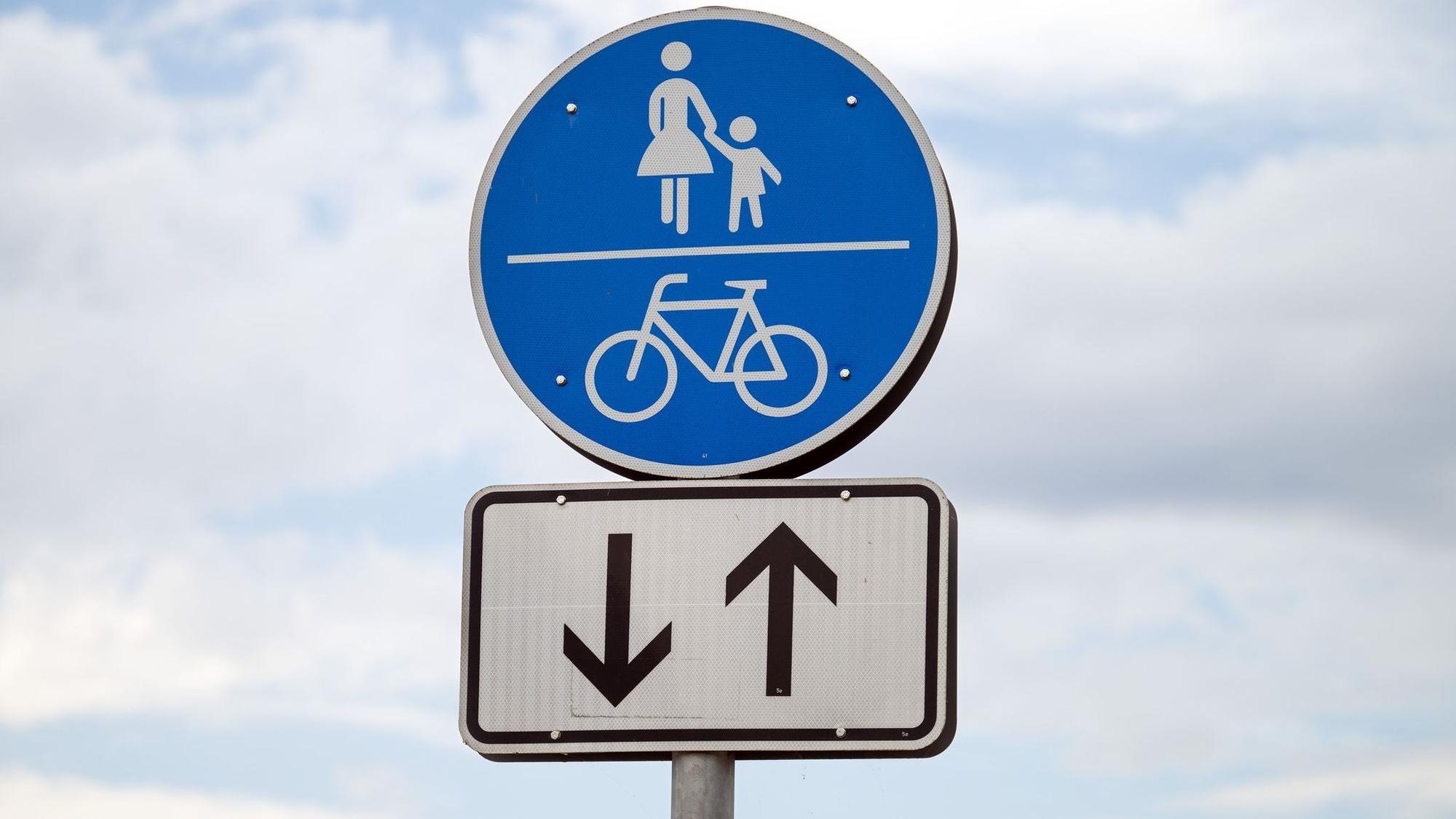 Verkehrsschild gemeinsamer Fahr- und Fussweg