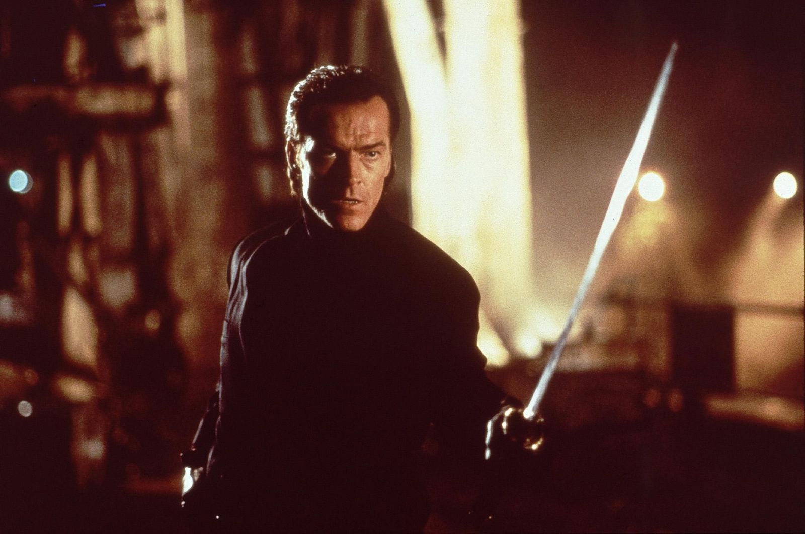 Manfred Powell (Iain Glen) strebt nach der Weltherrschaft. (Bild: 2001 PARAMOUNT PICTURES. TOMB RAIDER AND LARA CROFT ARE TRADEMARKS OF CORRE DESIGN LTD. All Rights Reserved.)