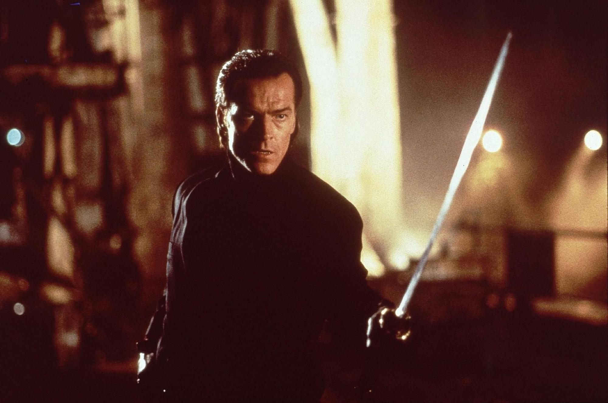 Manfred Powell (Iain Glen) strebt nach der Weltherrschaft. (Bild: 2001 PARAMOUNT PICTURES. TOMB RAIDER AND LARA CROFT ARE TRADEMARKS OF CORRE DESIGN LTD. All Rights Reserved.)
