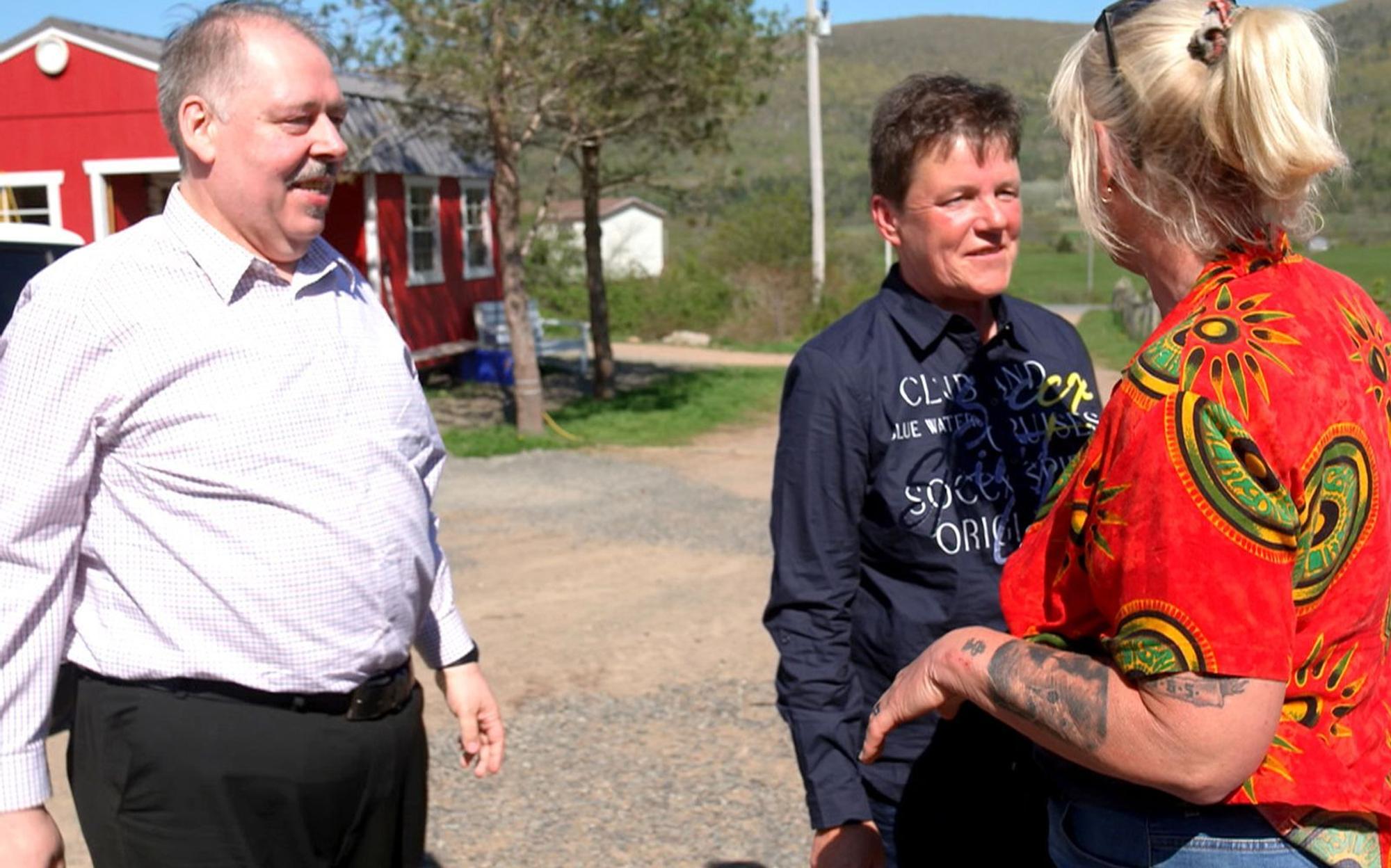 Silvio und Andrea treffen in Kanada auf die Bäuerin. (Bild: RTL)