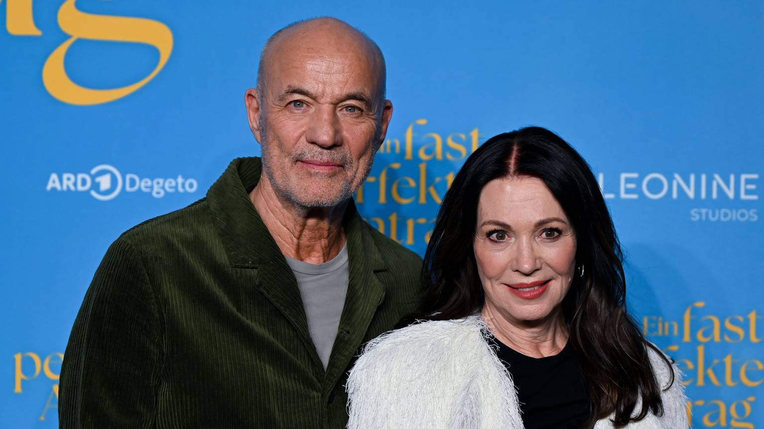 Iris Berben, Schauspielerin, und Heiner Lauterbach, Schauspieler, kommen in der Astor Filmlounge im ARRI zu der Premiere des Films „Ein fast perfekter Antrag“.