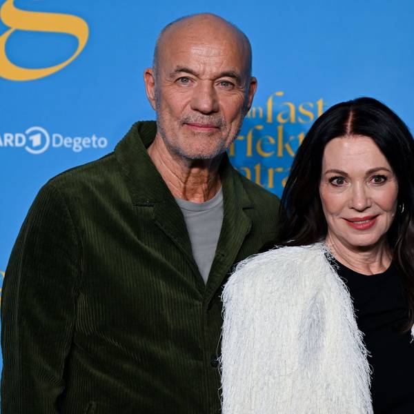 Iris Berben, Schauspielerin, und Heiner Lauterbach, Schauspieler, kommen in der Astor Filmlounge im ARRI zu der Premiere des Films „Ein fast perfekter Antrag“.