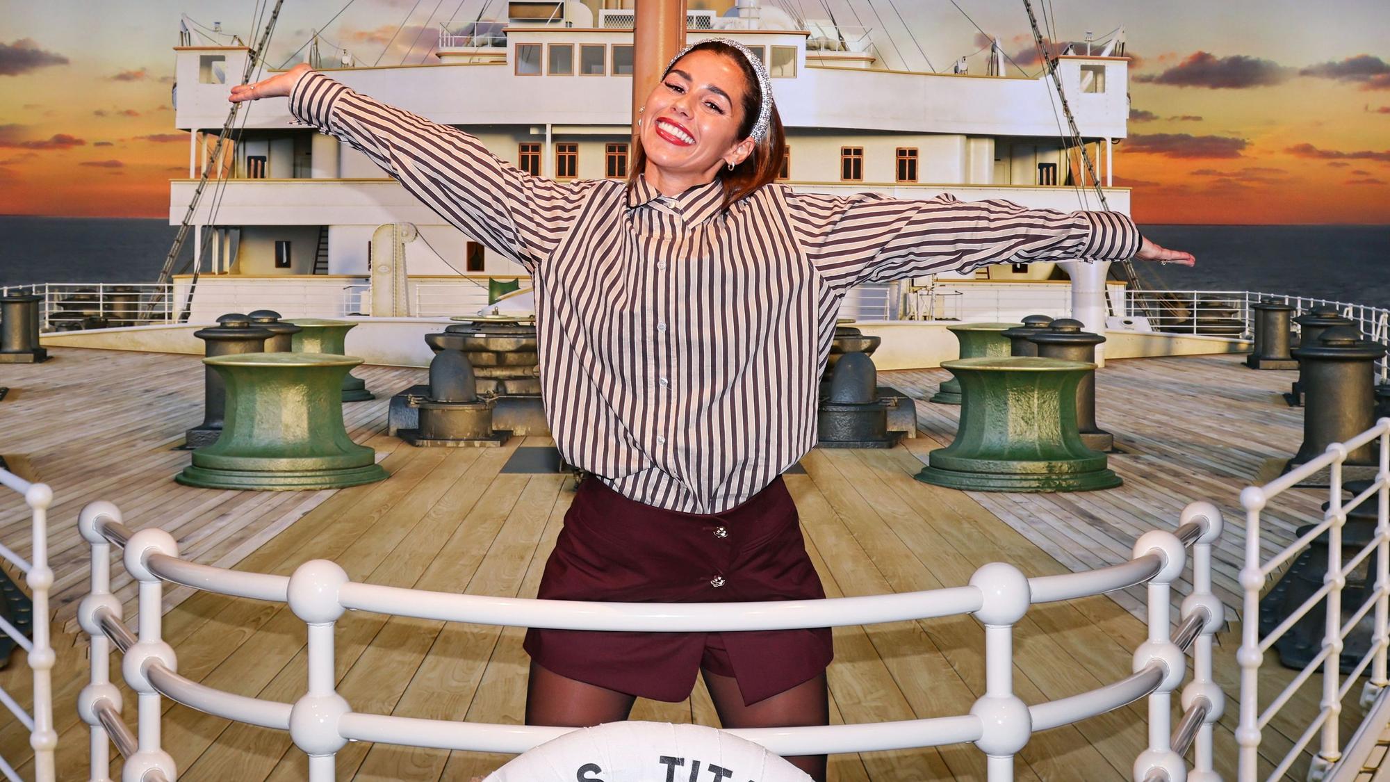 Sarah Engels in der Titanic-Ausstellung.