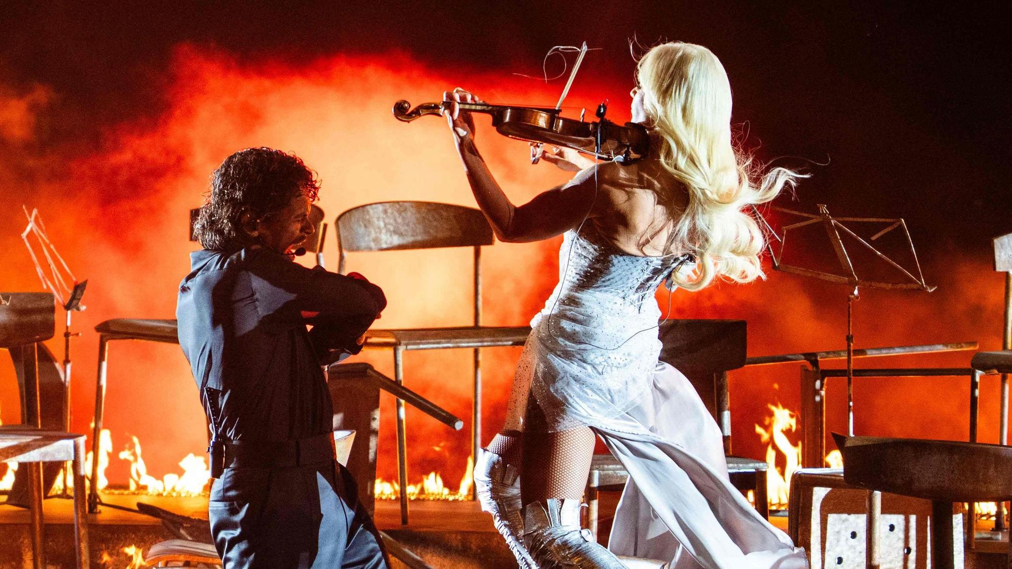 Pete Parkkonen und Linda Lampenius boten im ersten Halbfinale eine spektakuläre Show.