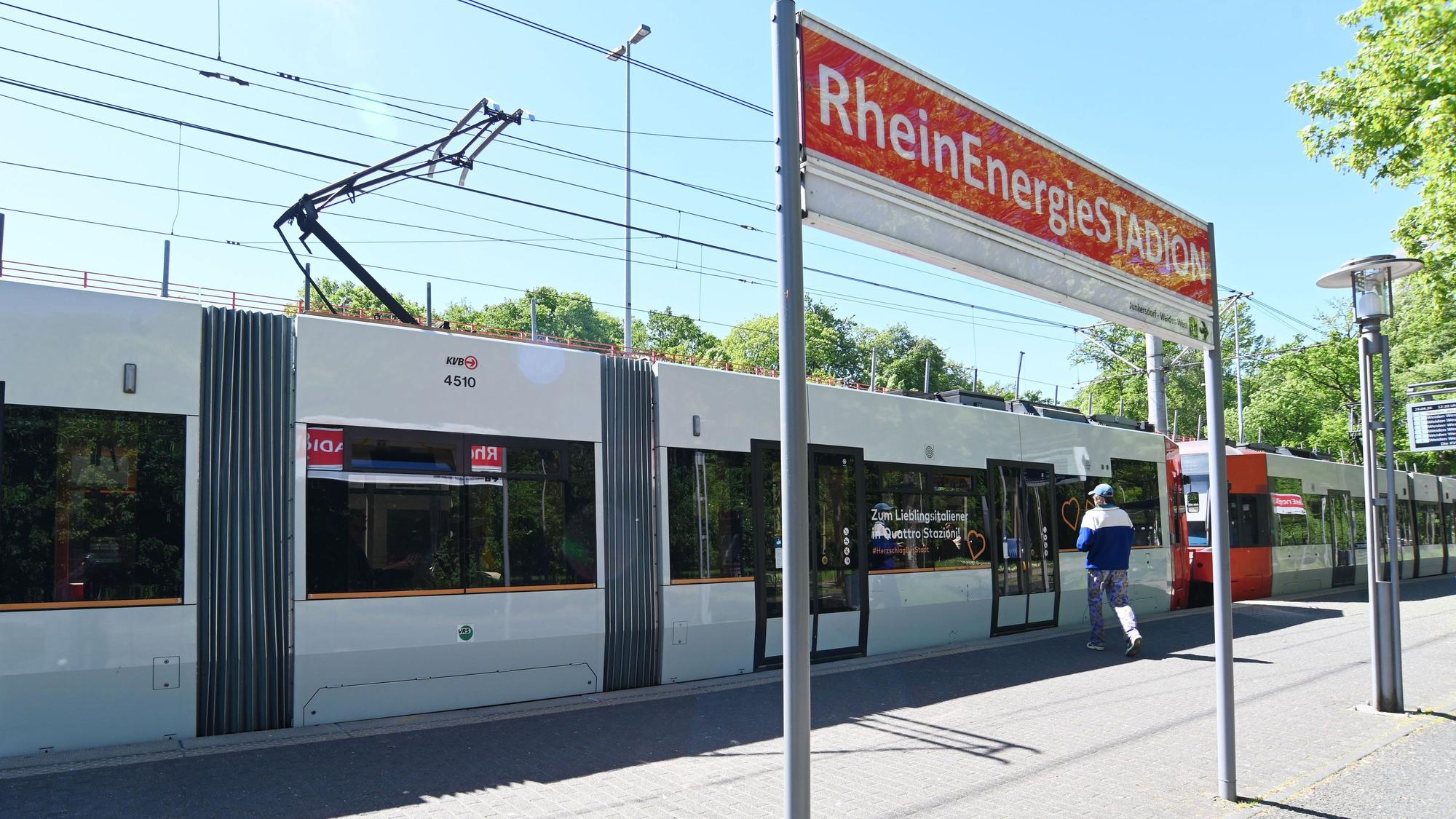 Die Haltestelle Rhein-Energie-Stadion soll ausgebaut werden: Für die Vorplanung hat der Rat 1,1 Millionen Euro bereitgestellt.