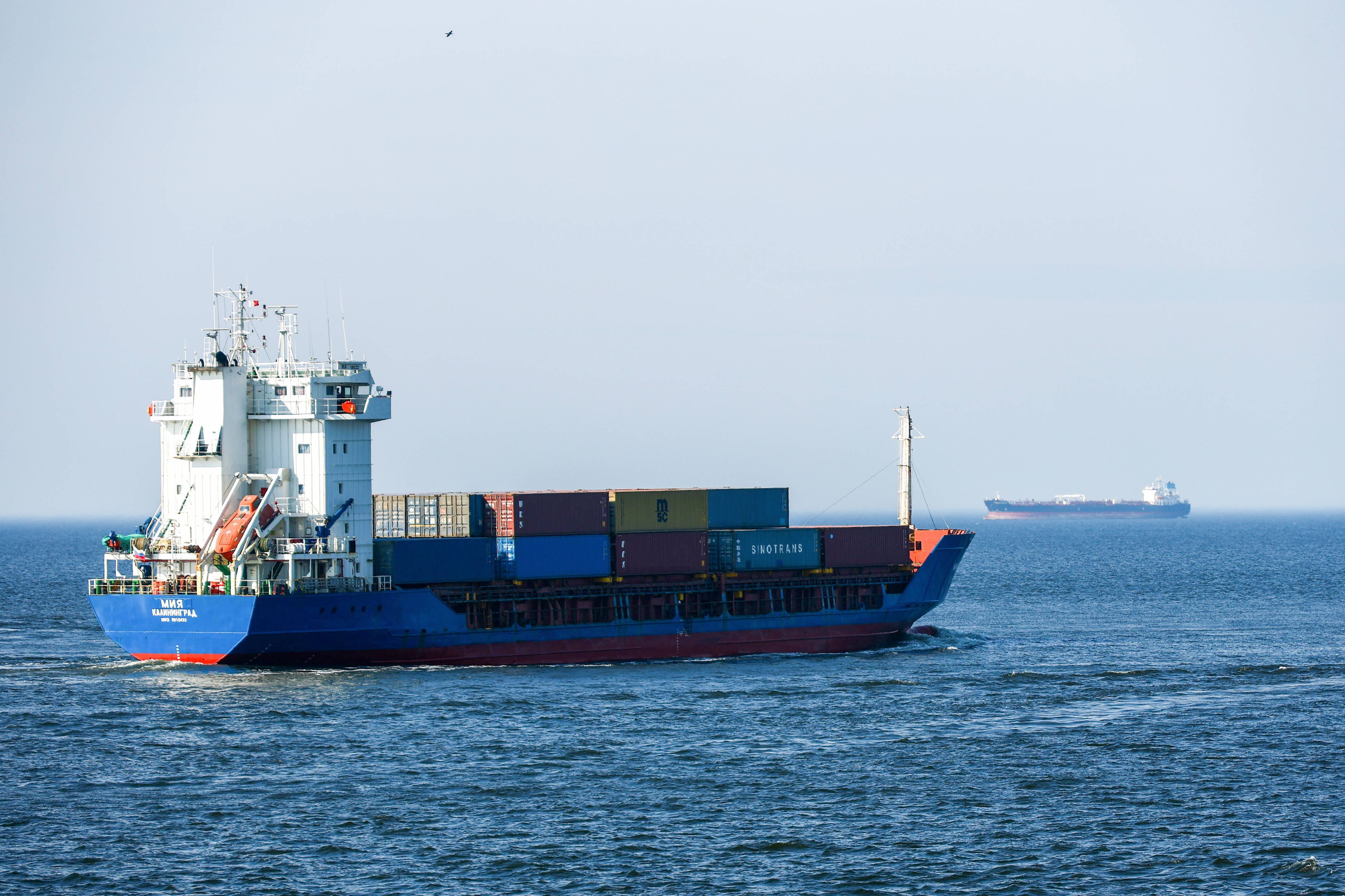 Ein russisches Frachtschiff in der Nähe von Kaliningrad. (Symbolbild)