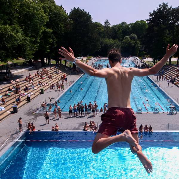 So voll wie hier im Juni 2025 wird es im Stadionbad in den ersten Tagen der Freibad-Saison voraussichtlich noch nicht.