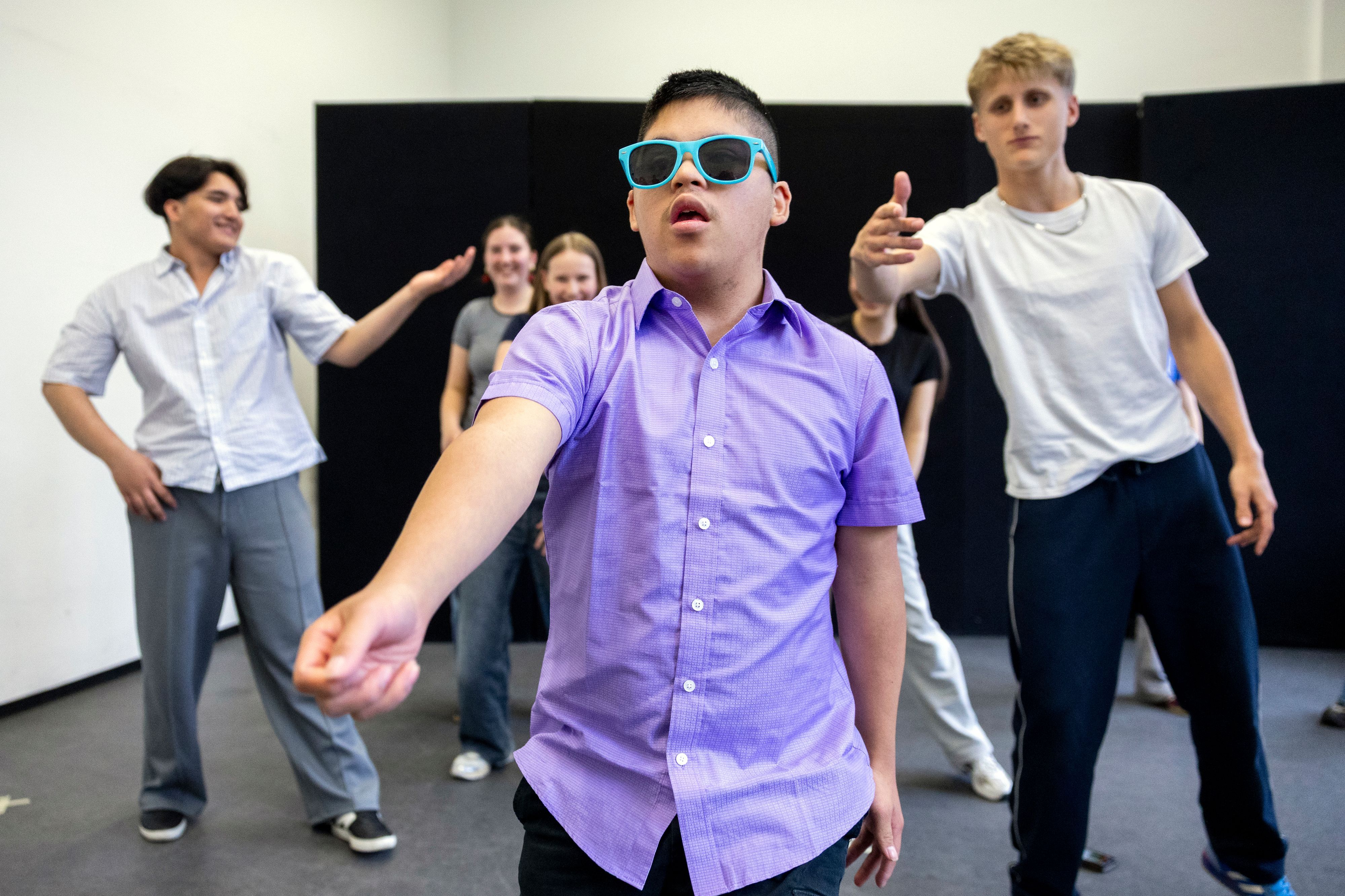 Szene aus der Theaterprobe des Jugend-Projekts „Generation Widerstand“ im Comedia-Theater.